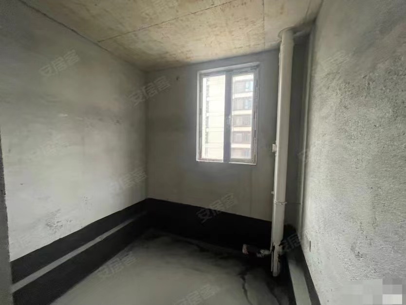 18，房东亏本出售，新城名都，总楼层12楼，9楼，6000一平，捡漏