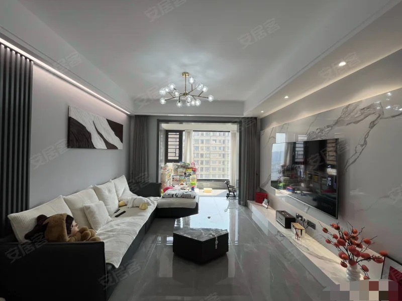 350，房东诚心出售，御台公馆，9.9成新，边户，好楼层20楼、品牌家具，急售