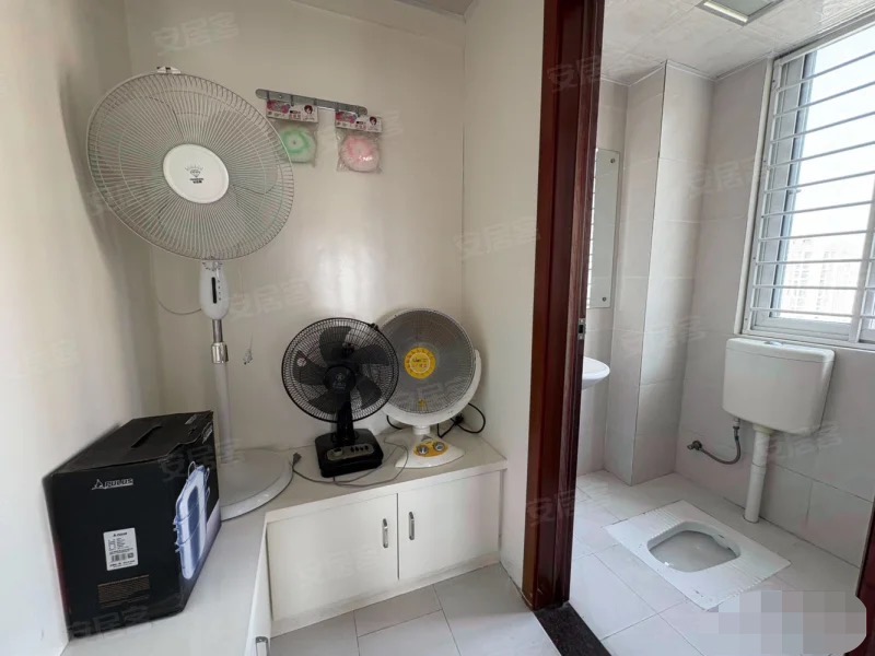 诚心出售，圣淘沙，精装三房，电梯好楼层，证满二，实验二小老三中