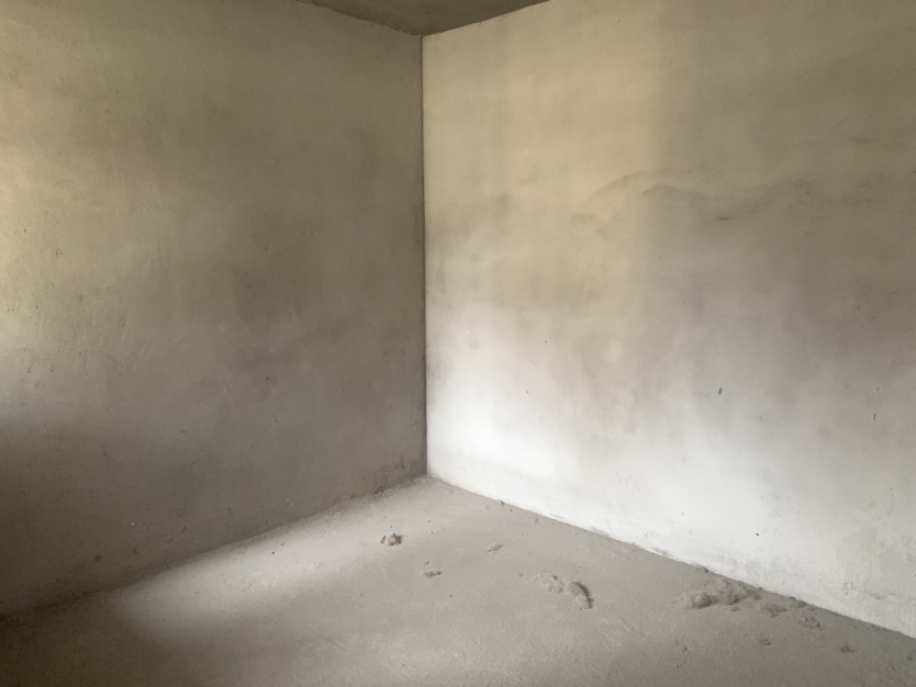 实验三小旁边，新城壹号2期，中上楼层，证满两年。