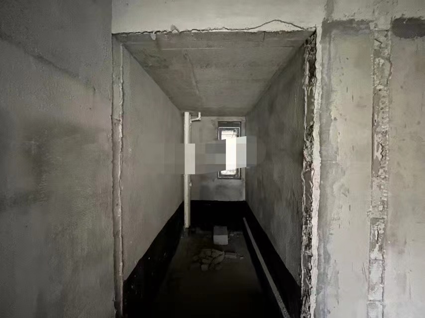 300，房东诚心出售，蓝天花园，毛坯三房两厅两卫，采光好