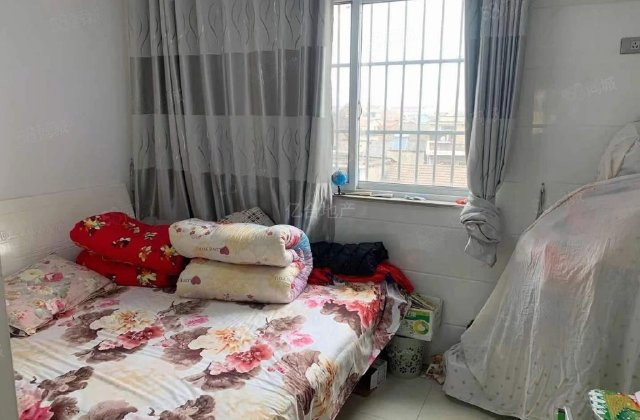 新景园3室2厅2卫1厨1阳台