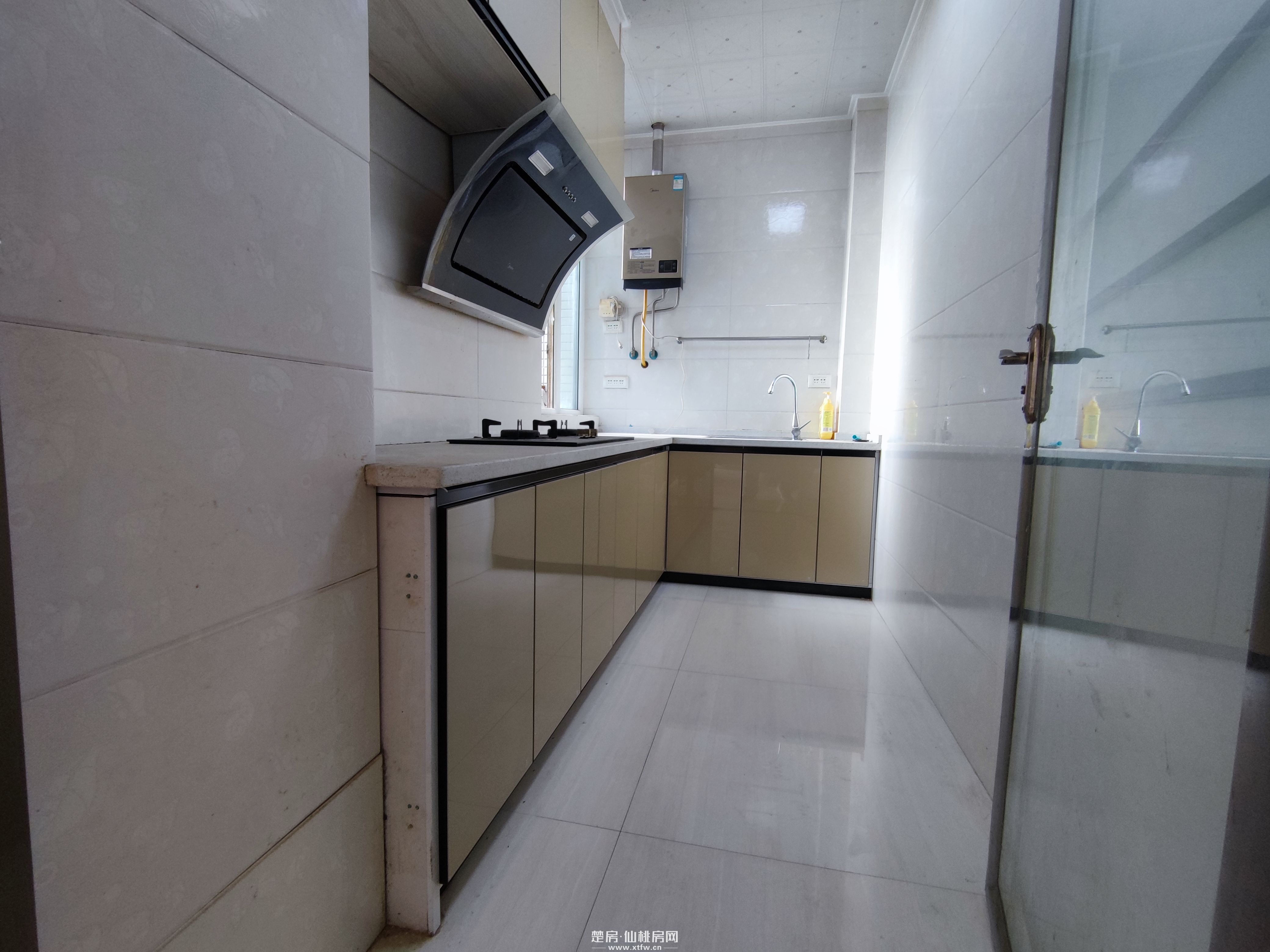 翰墨苑（仙桃一中斜对面）