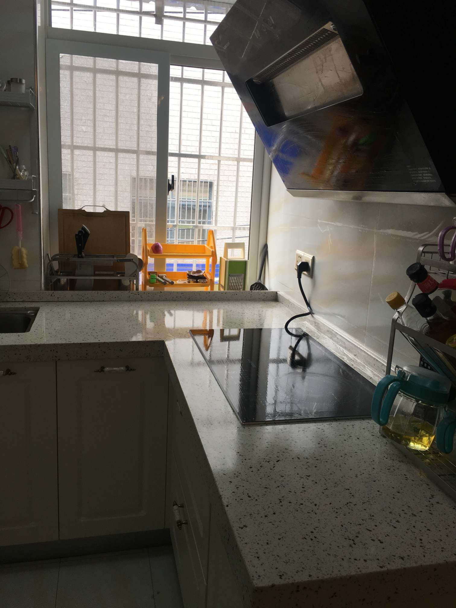 私房出售私房出售一楼门面出租中2楼自己住三楼可以出租，4楼是健身房