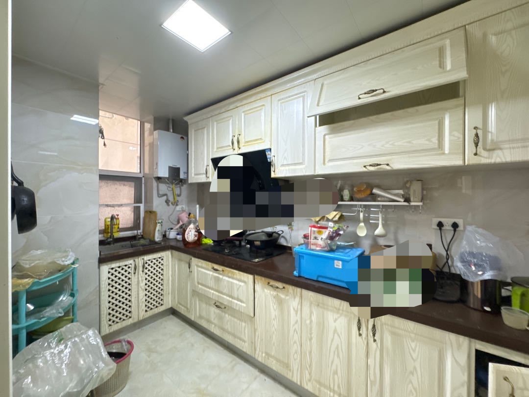 171，房东亏本出售，元泰A区，精装三房，新三中旁，成色新