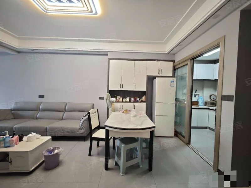 城南，吾悦对面，精装三房，好楼层10楼，成色新，单价4100，证满二