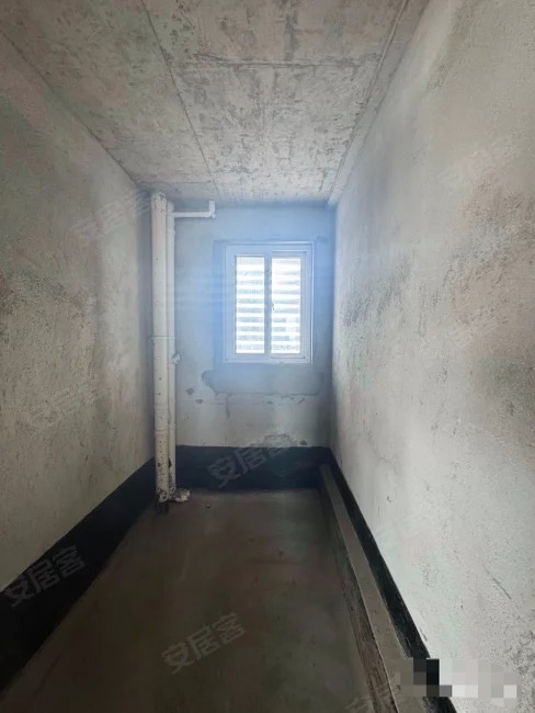 圣淘沙，电梯3房2卫，单价3600+，满二，电梯中层，边户，南北通透，送入户花园