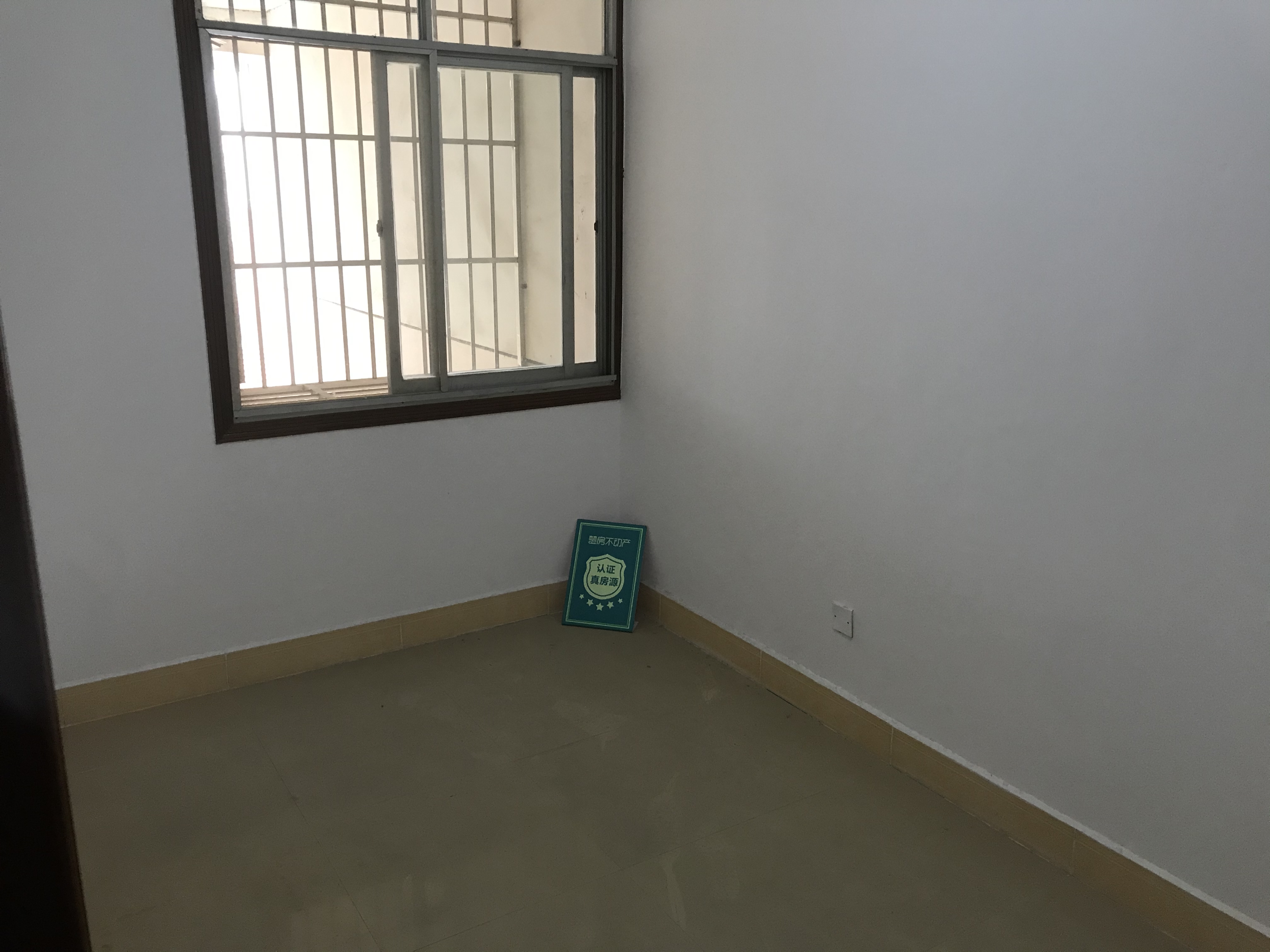 骏马雅苑旁园林局宿舍一线江景房毛坯价格买到装修房SHOU付12万即可拥有