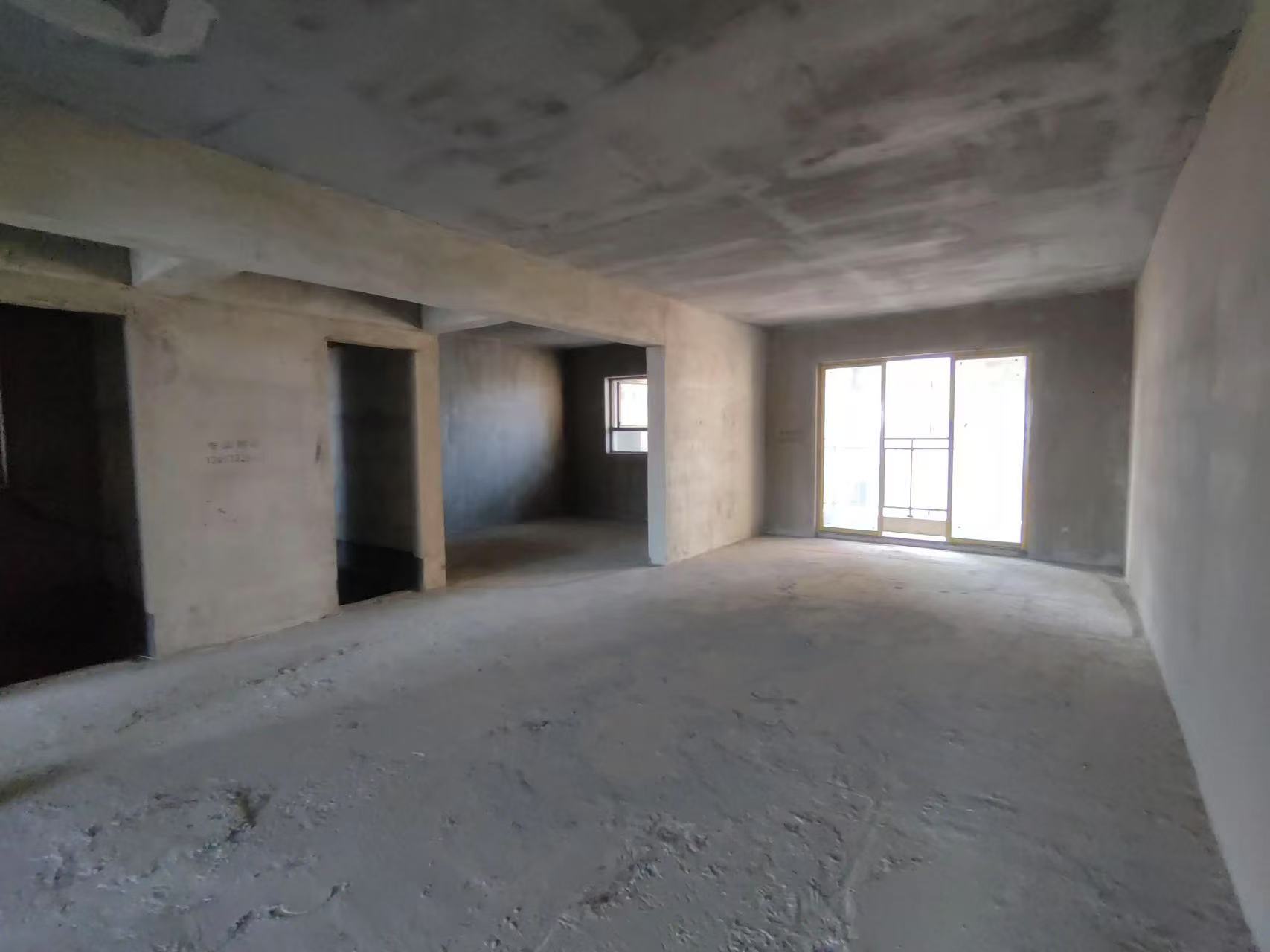 捡漏，城南 ，元泰未来城C区，单价3700毛坯，好楼层 ，诚心出售