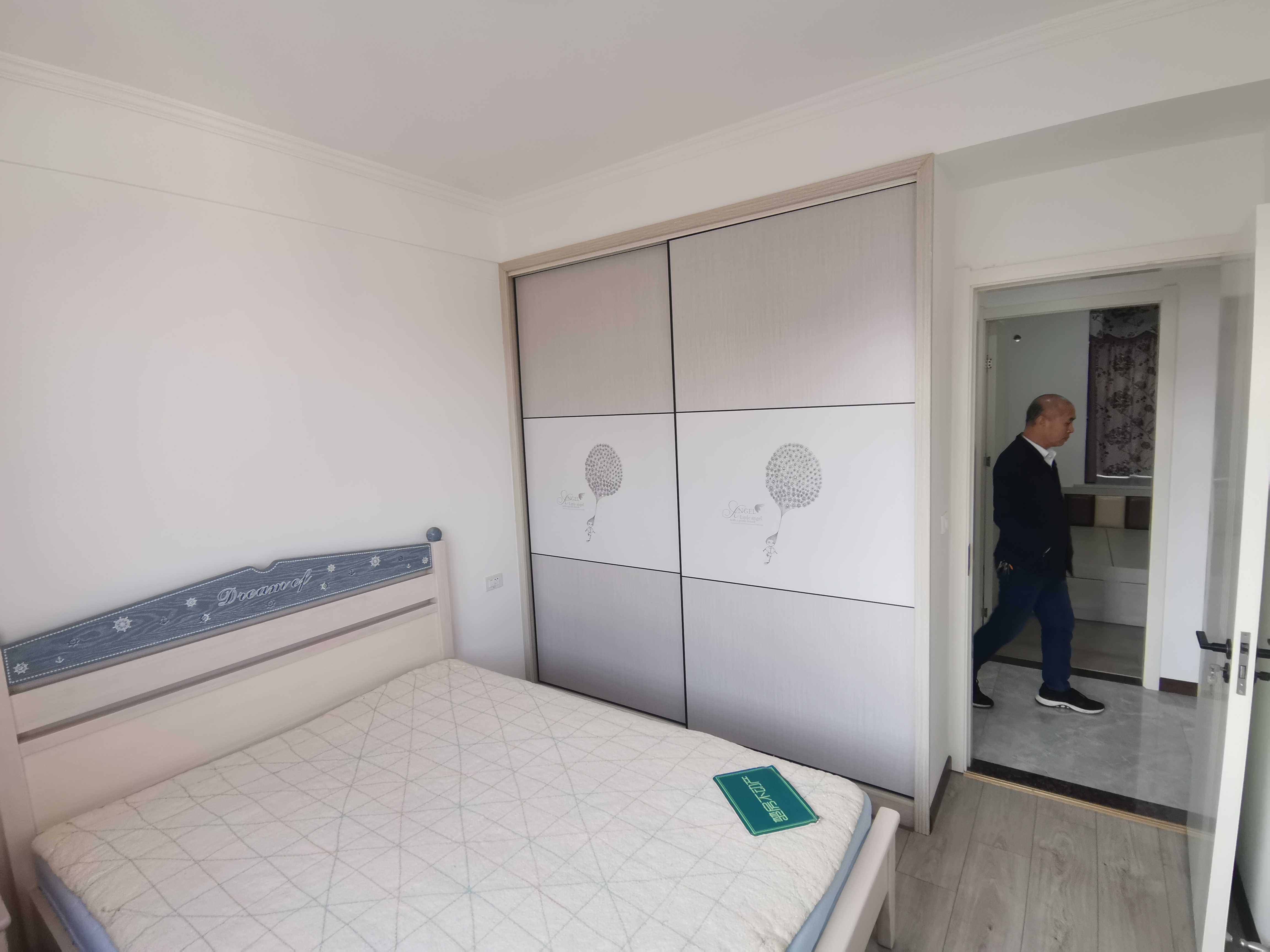 沔阳公馆精装三房两卫，视野采光好，全新装修拎包入住！