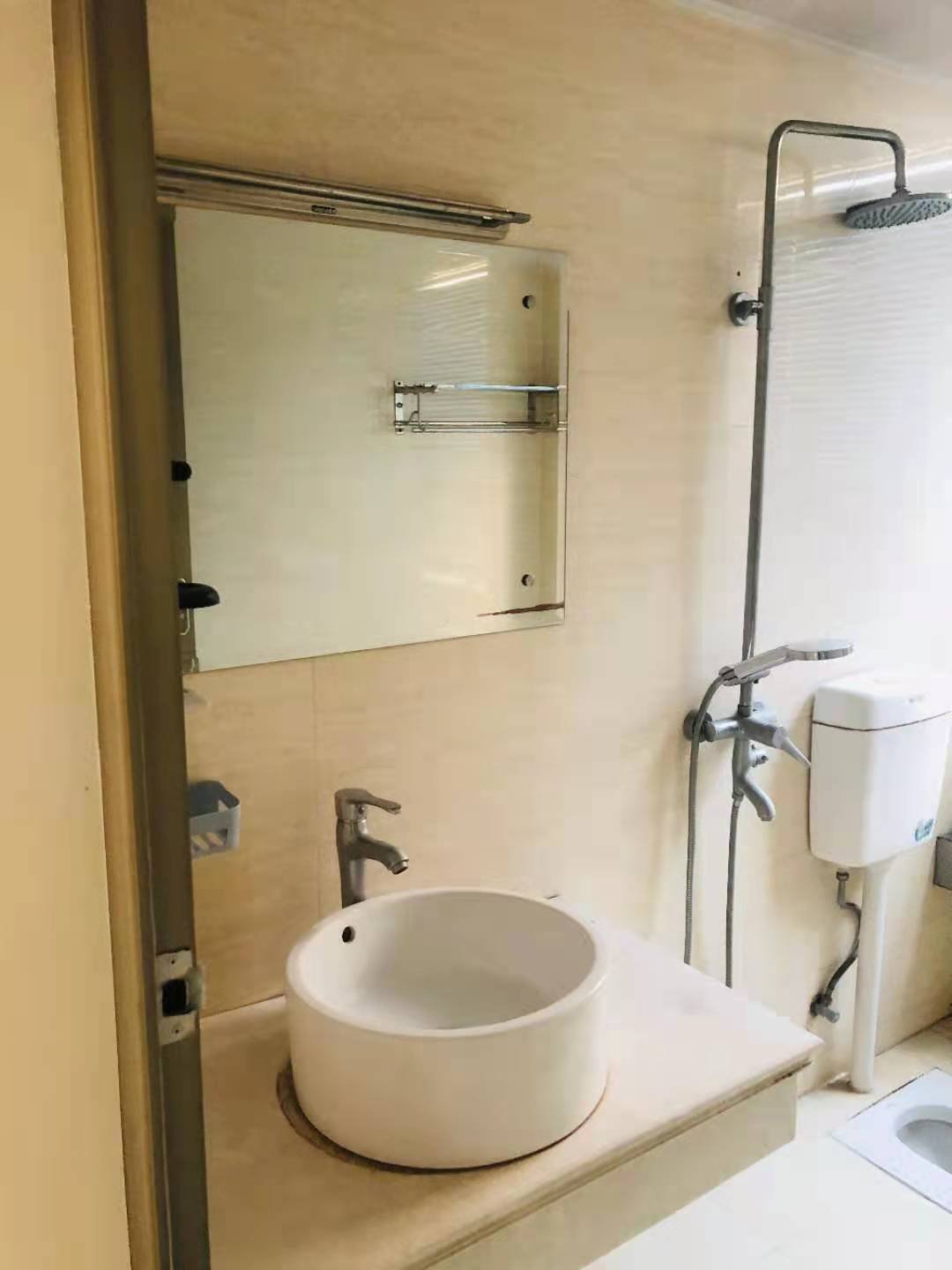 急卖 金域城邦中间楼层东边户四房