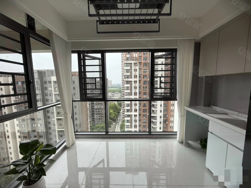 降价了，诚心出售，新妇幼对面，电梯中间楼层，精装三房二卫，新三中，证件满五，过户费便宜