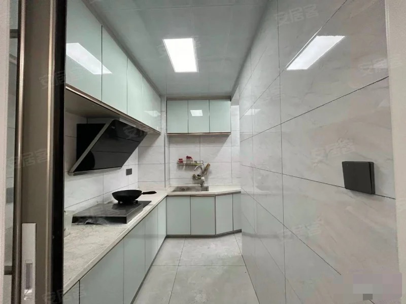 369，一中附近，电梯精装三房，9.9成新，好楼层，正规小区，南北通透