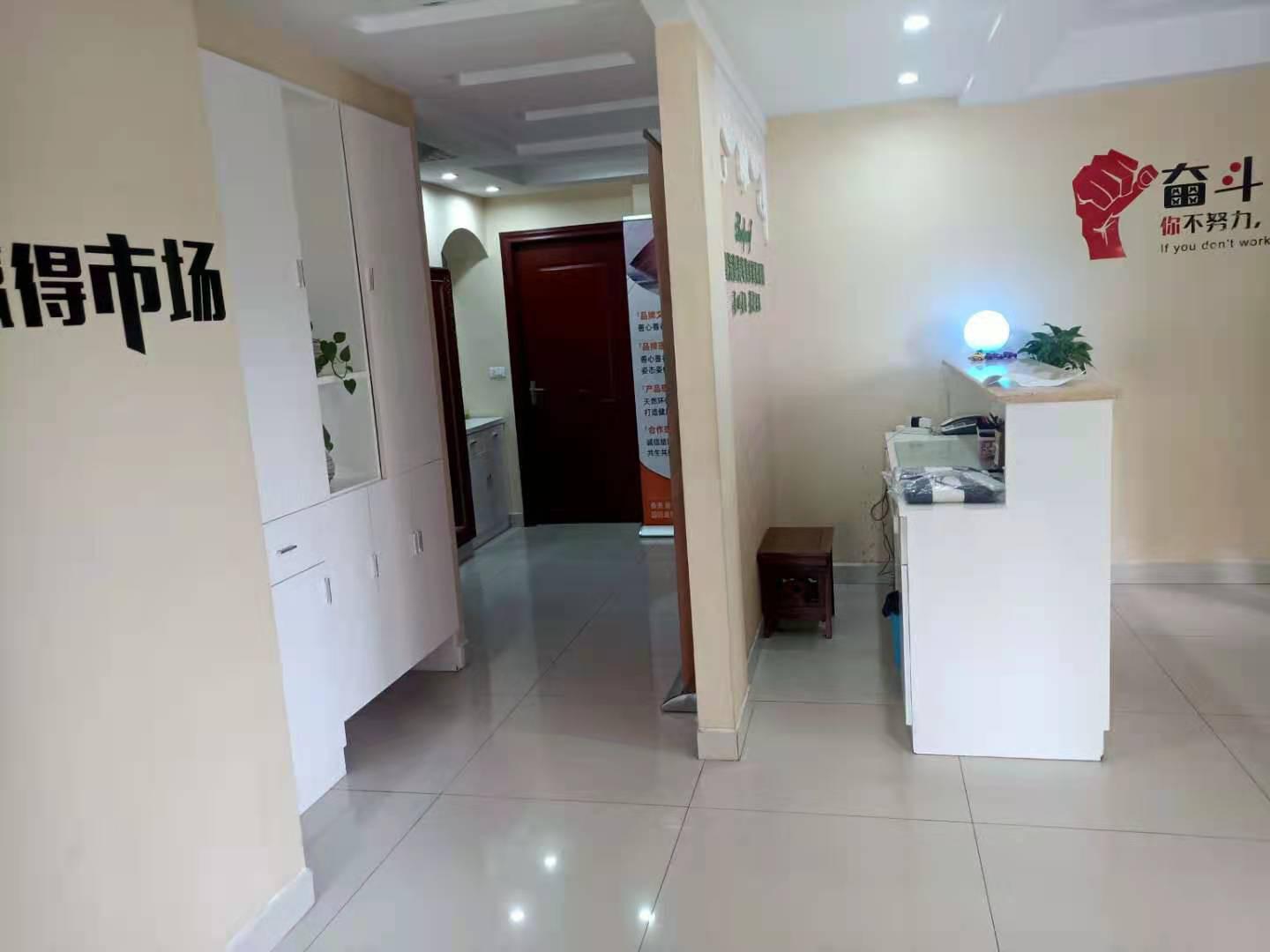 金城花园，大户型，超大阳台