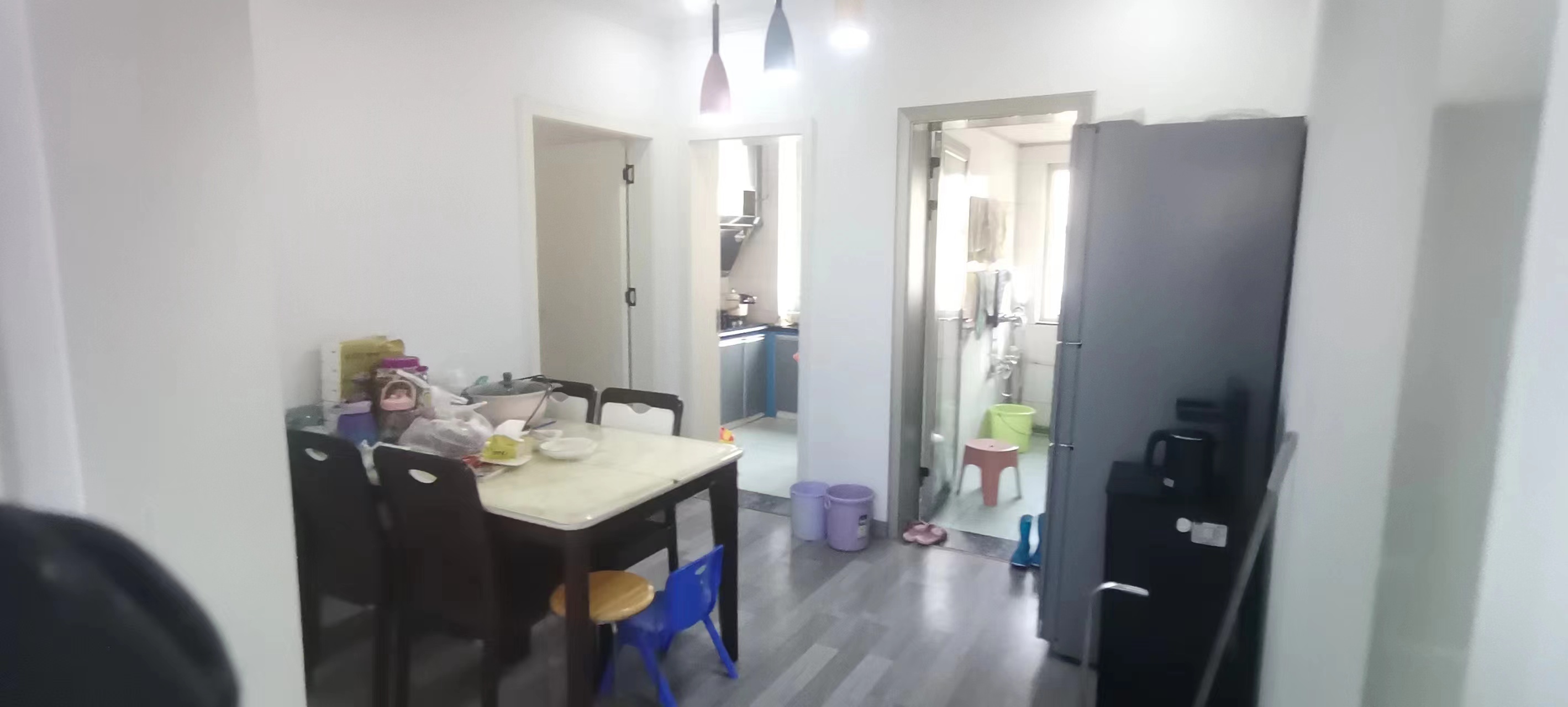 春江花园.精装三房.小区有出场好停车.房子成色新