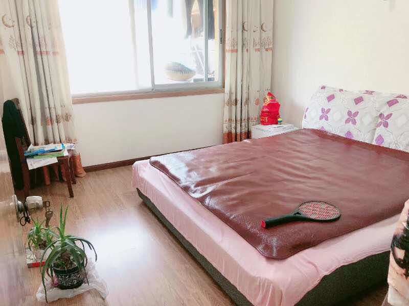 仙桃 附近德政园步梯好楼层3房2厅出售，拎包入住，朝向好