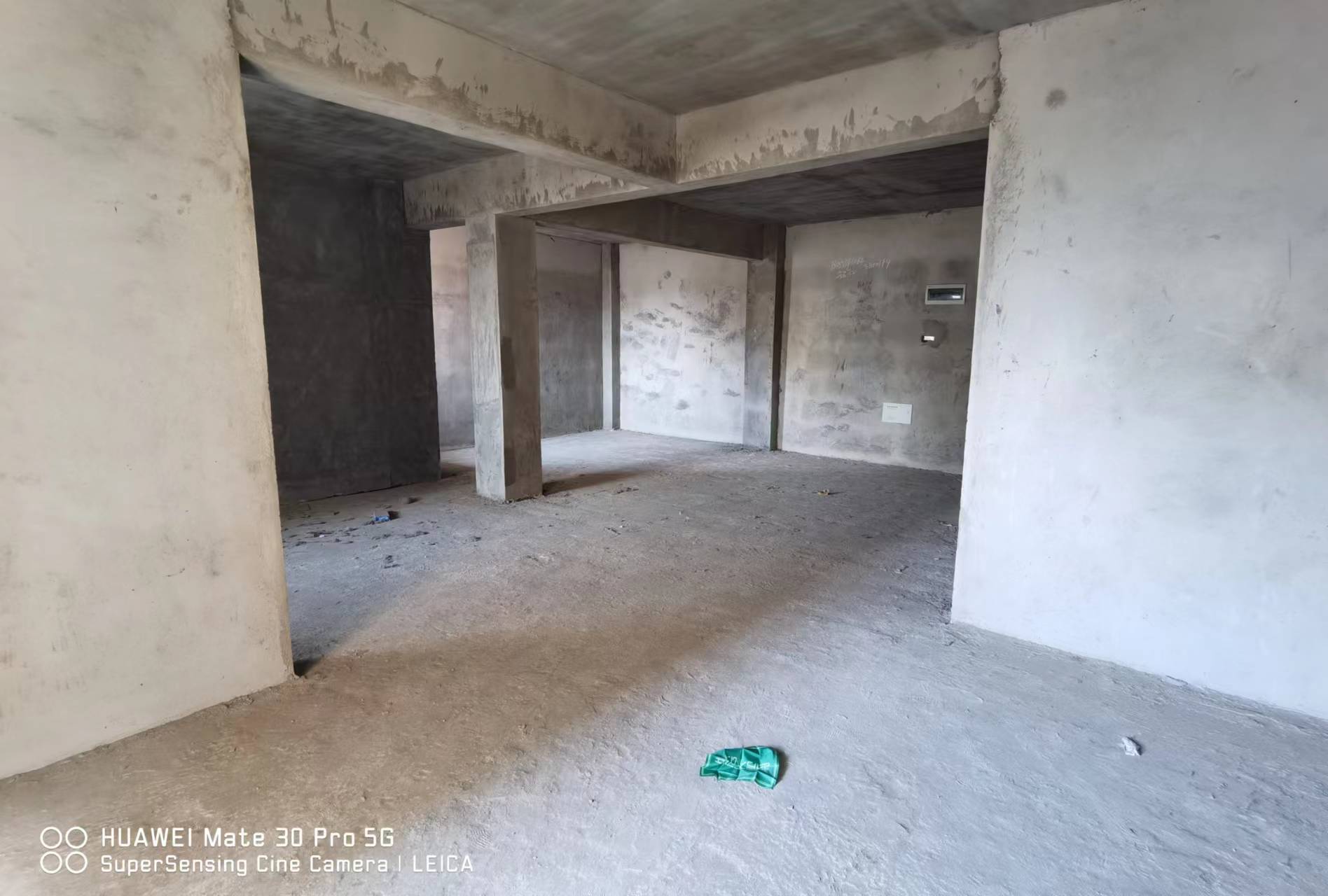 紫金城毛坯两房看房方便中间楼层户型方正生活配套齐全