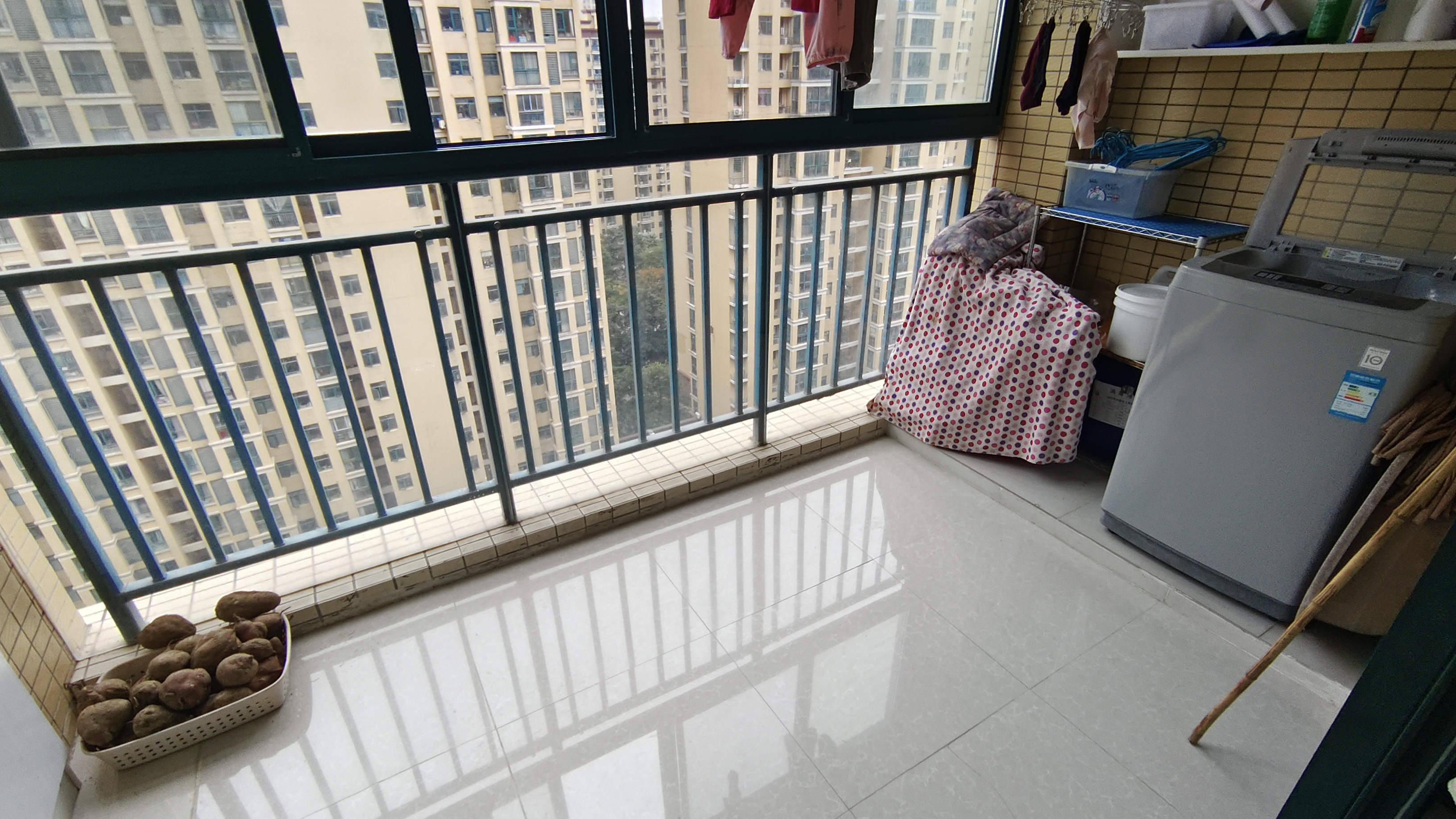 新城一号.精装大两房.中间楼层.证件满二.看房约