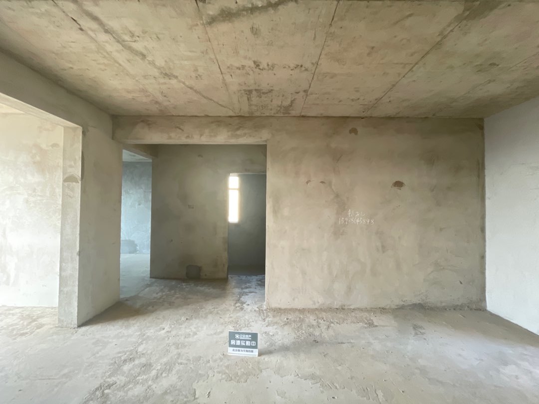 亏本出售，颐和公馆，单价3680，中间楼层，东边边户。性价比高，证满二