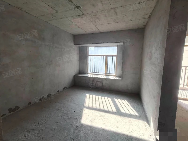 275，急售，蓝天新城，纯东边户。单价5200，中间好楼层，11楼，大三房，南北通透！