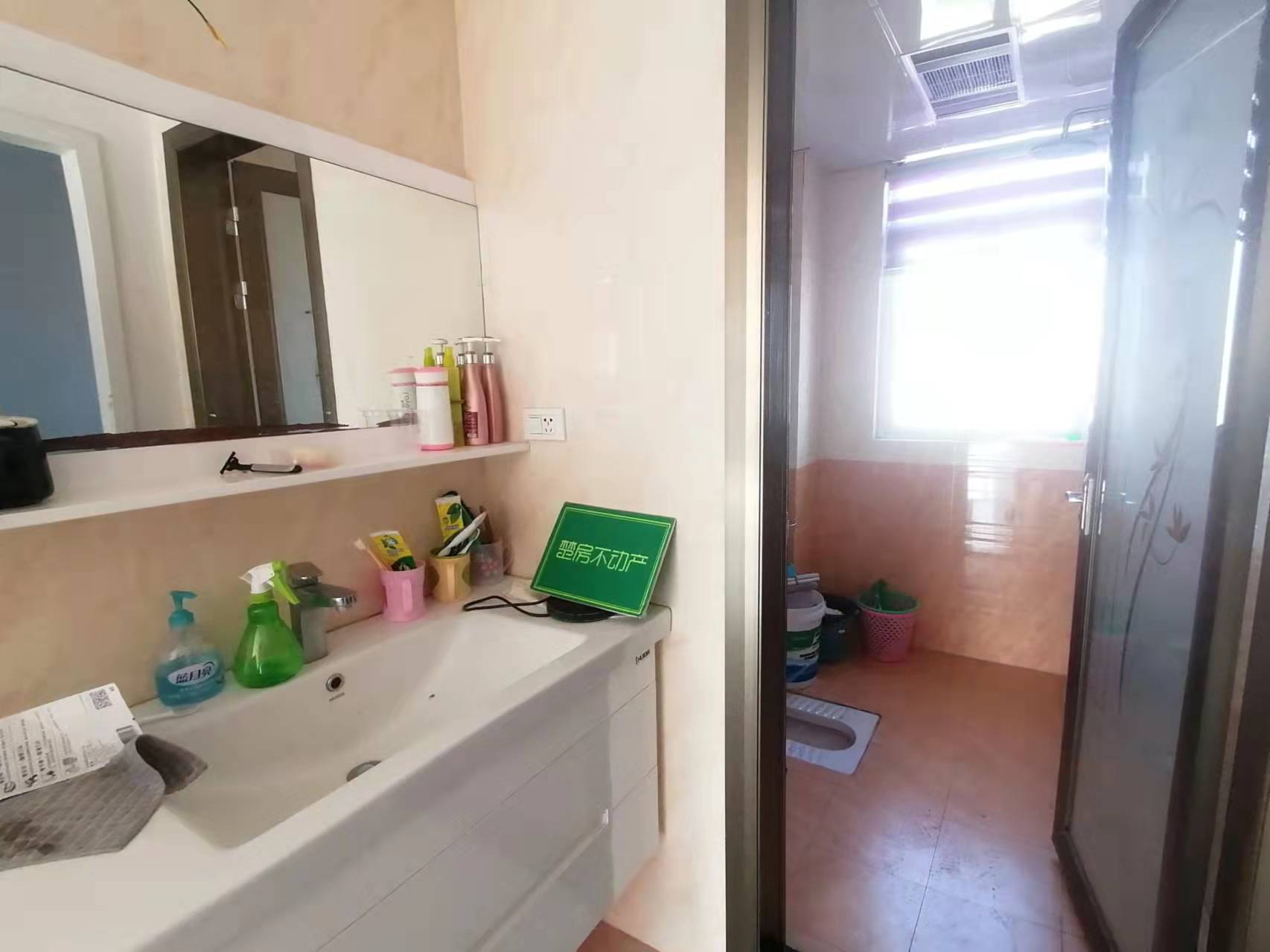 和合国际精装修基本未住家具家电留下层色新证满2年