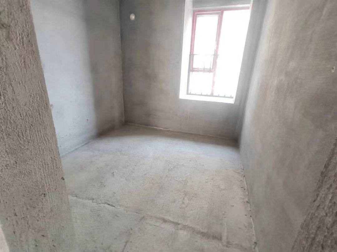 风和日丽.毛坯三房.中间楼层.业主急卖.看房方便