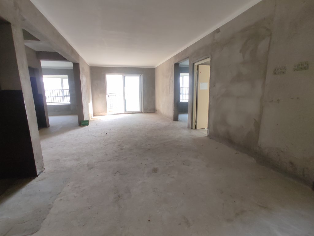 森林国际.毛坯三房.中间楼层.看房方便