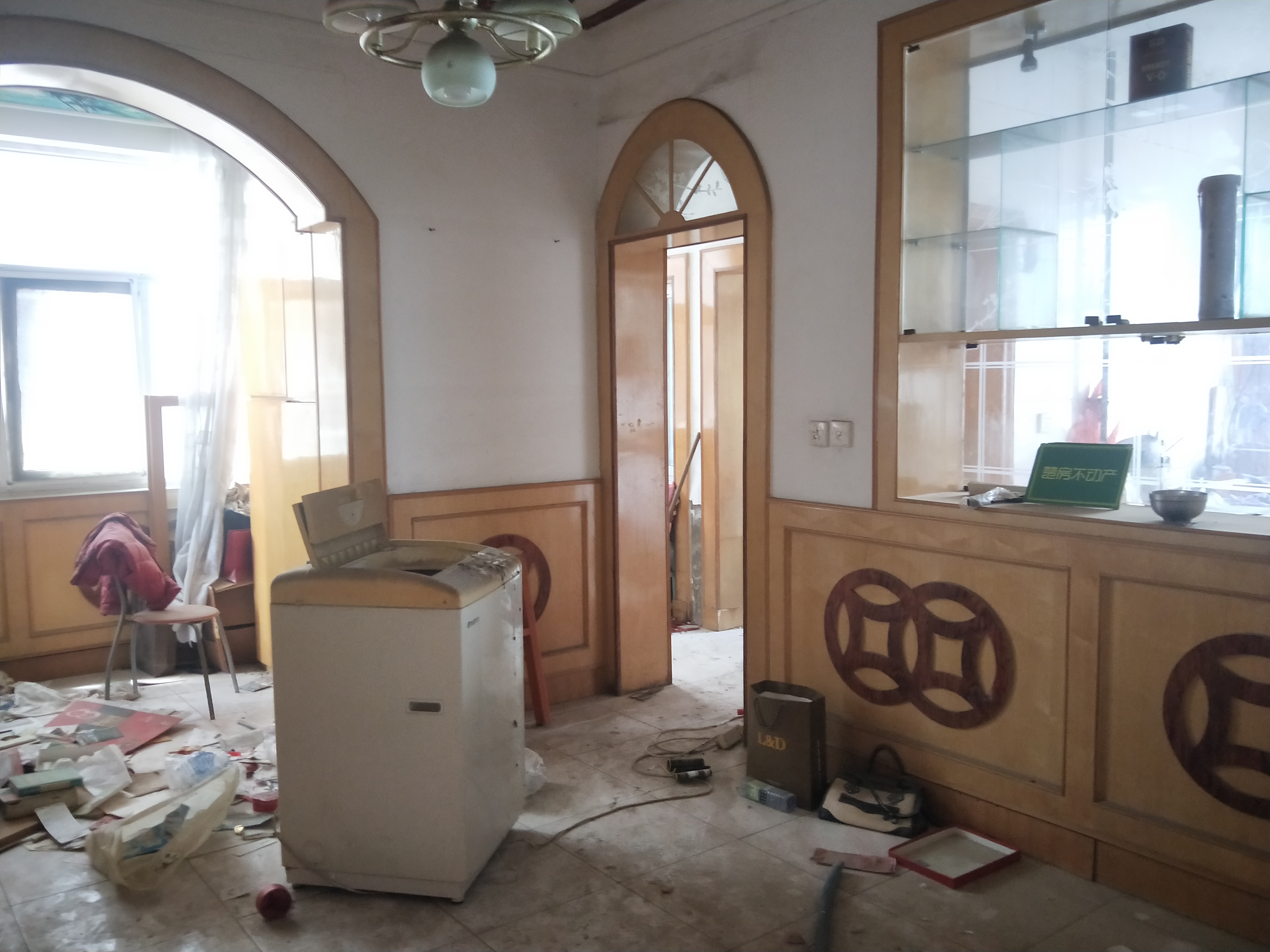 二中旁卫生小区大三房开间朝南楼层采光很好小区环境很好停车方便诚意出售