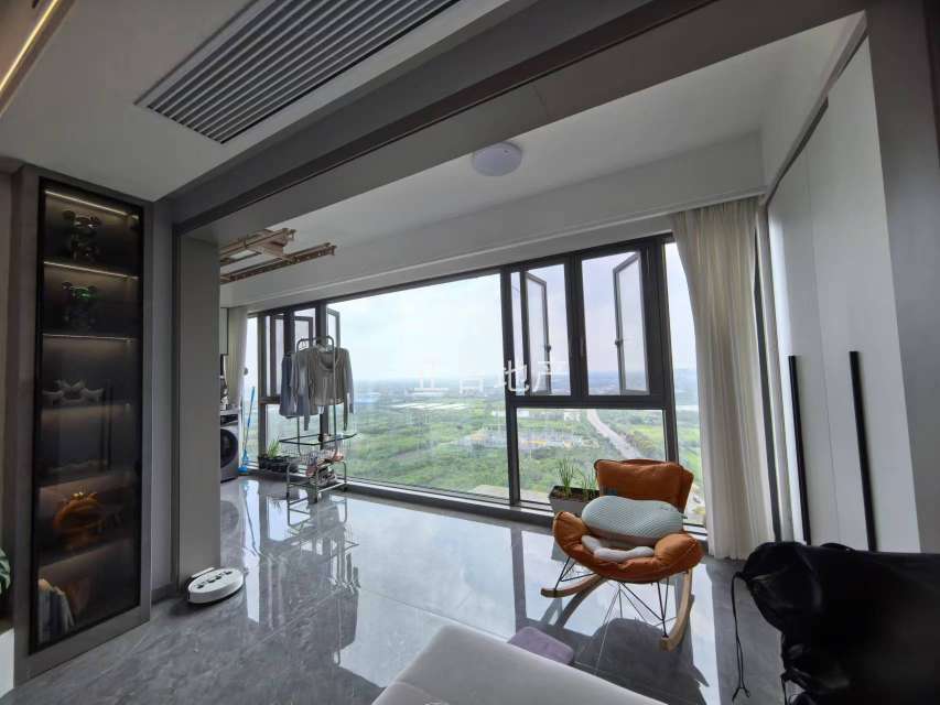 业主诚心出售，城南，新沔中旁，全新精装三房，单价4600，送车位，边户双阳台