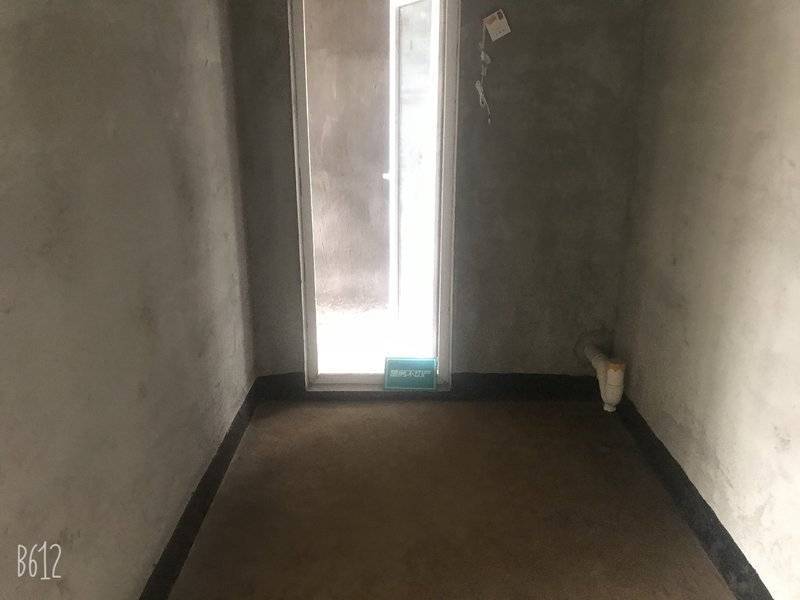 城西劳斯莱斯，稀缺的毛坯两房，好楼层采光视野非常好