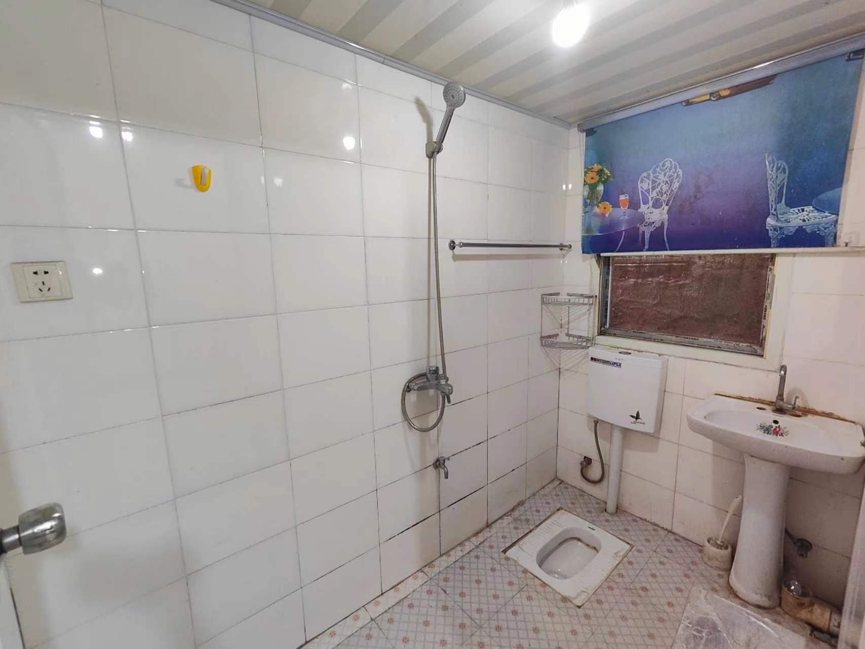 来咯，城南沃尔玛附近的一室一厅出租，停车方便，赶紧来找我看房