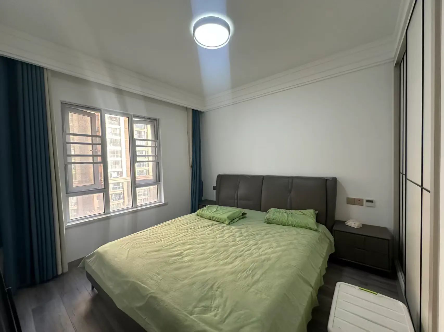 满庭春供暖房，边户，单价4300，​保养成色新，拎包入住，电梯6楼