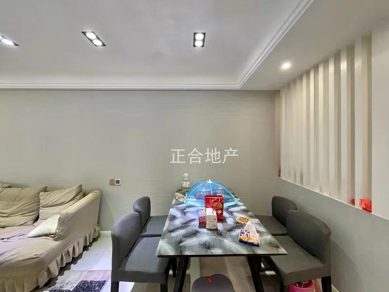 城南新城一号四期湖景房，精装大三房边户，全屋地暖，中央空调，中间好楼层，成色新证满二