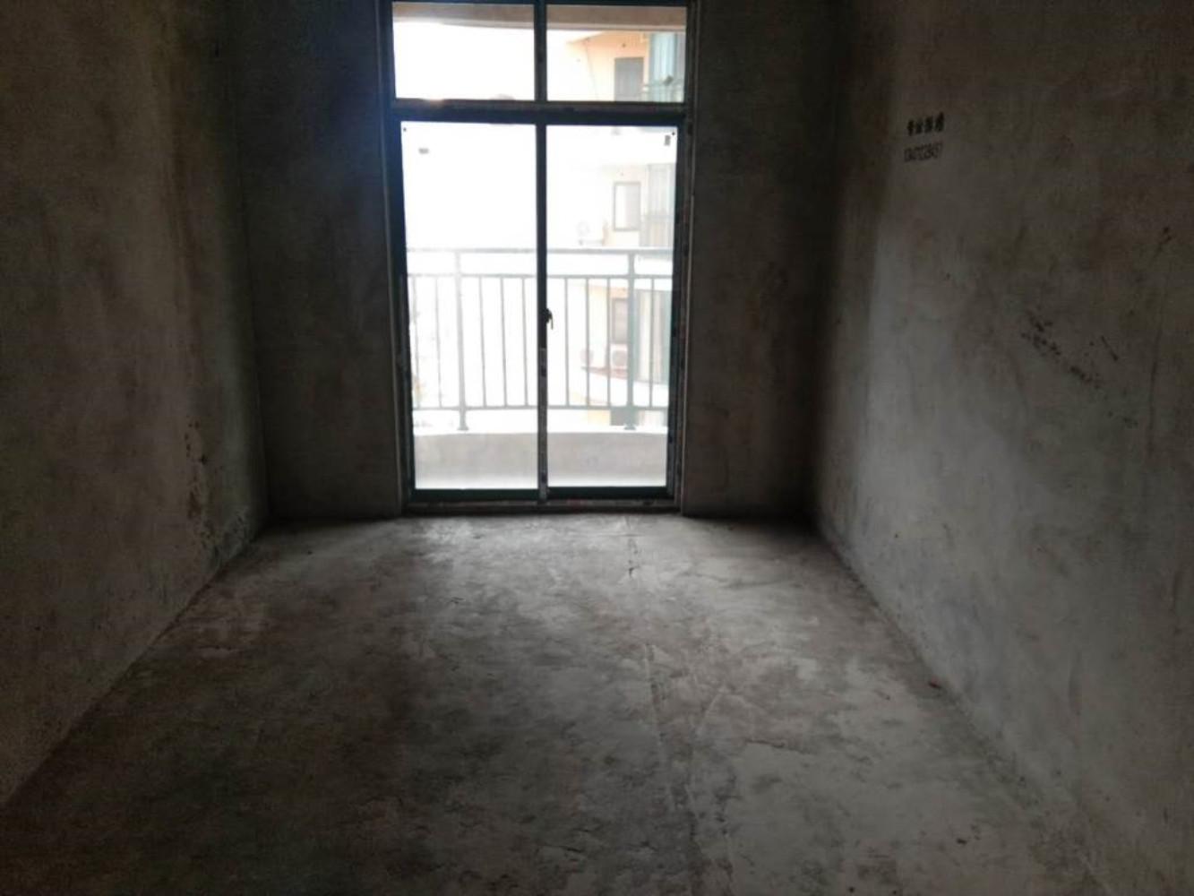 新城壹号五期三室，南北通透，光线户型都 ，看房方便！