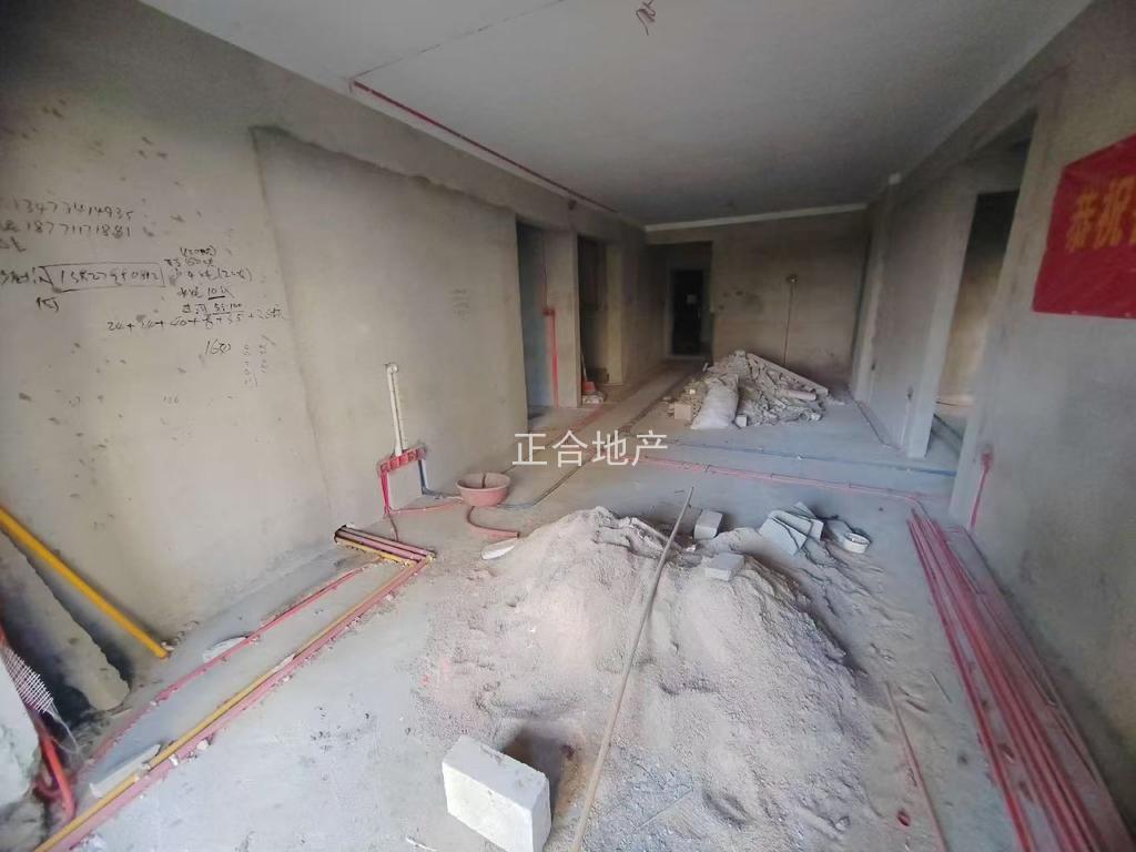 降价了，房东急售，城南，森林国际，三开间朝南，水电已弄好，证件满二