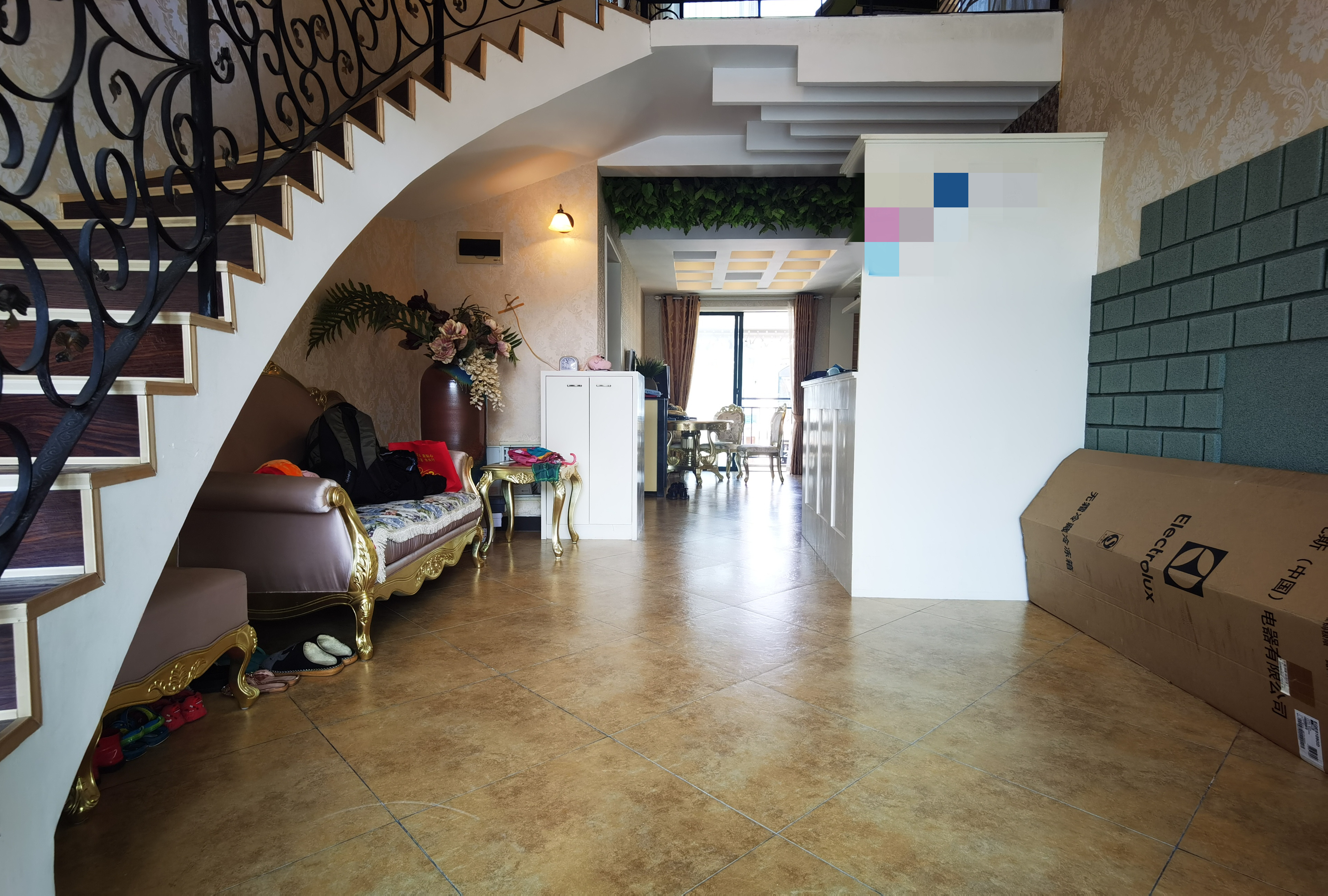 德政金园复式欧式风格家里的格局布置的很好拎包入住家里基本没怎么住实际面积180平左右