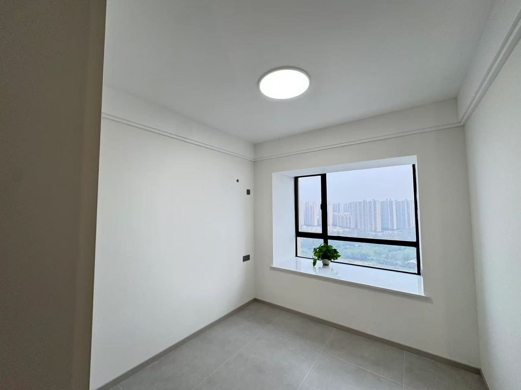 城南，御湖世家，精装三房两卫，全新装修，证满二，好楼层27楼，送一个地下车位