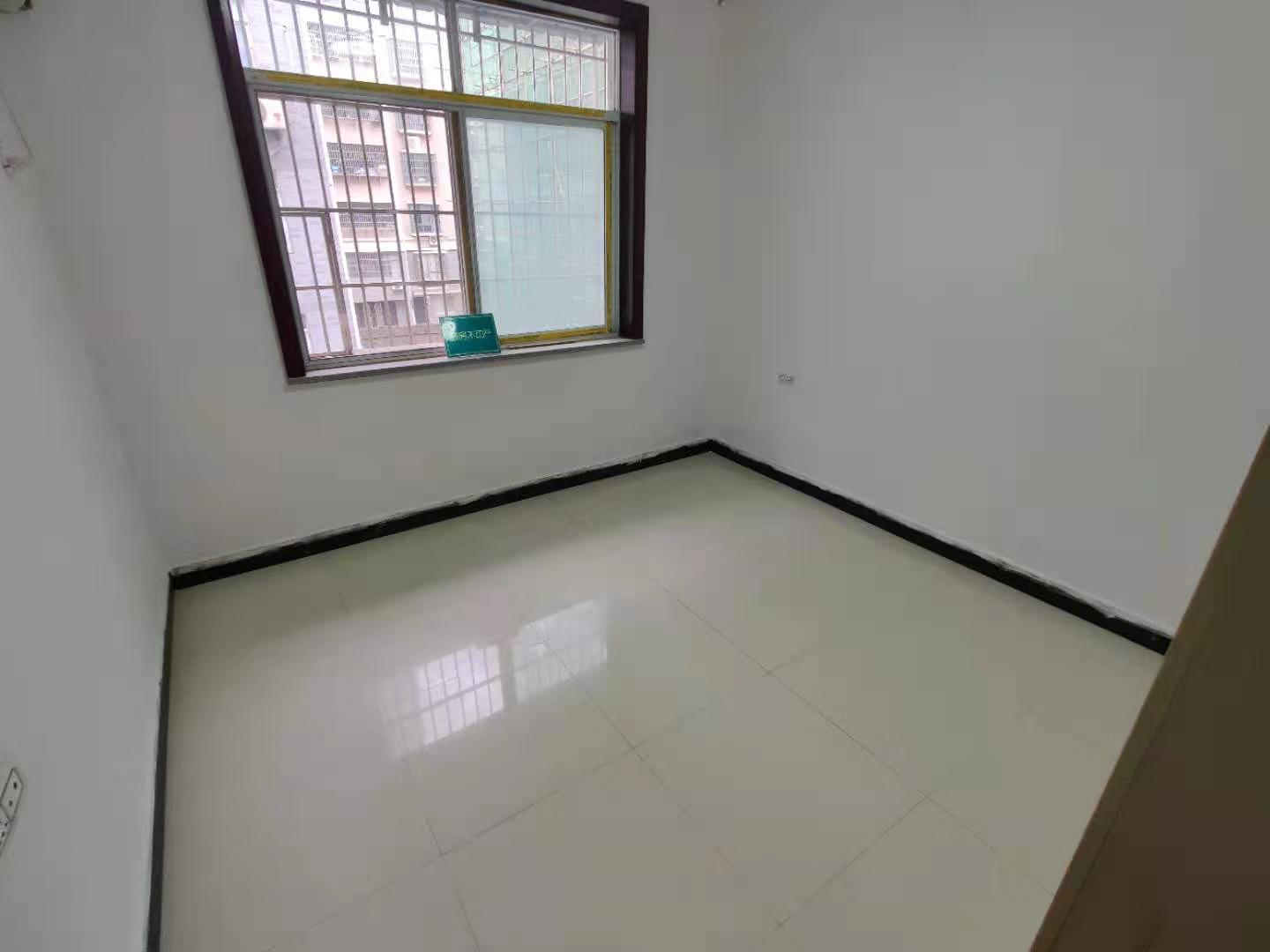 中天小区刘口菜场旁边大三房步梯 好的楼层东西全送有意向就看房