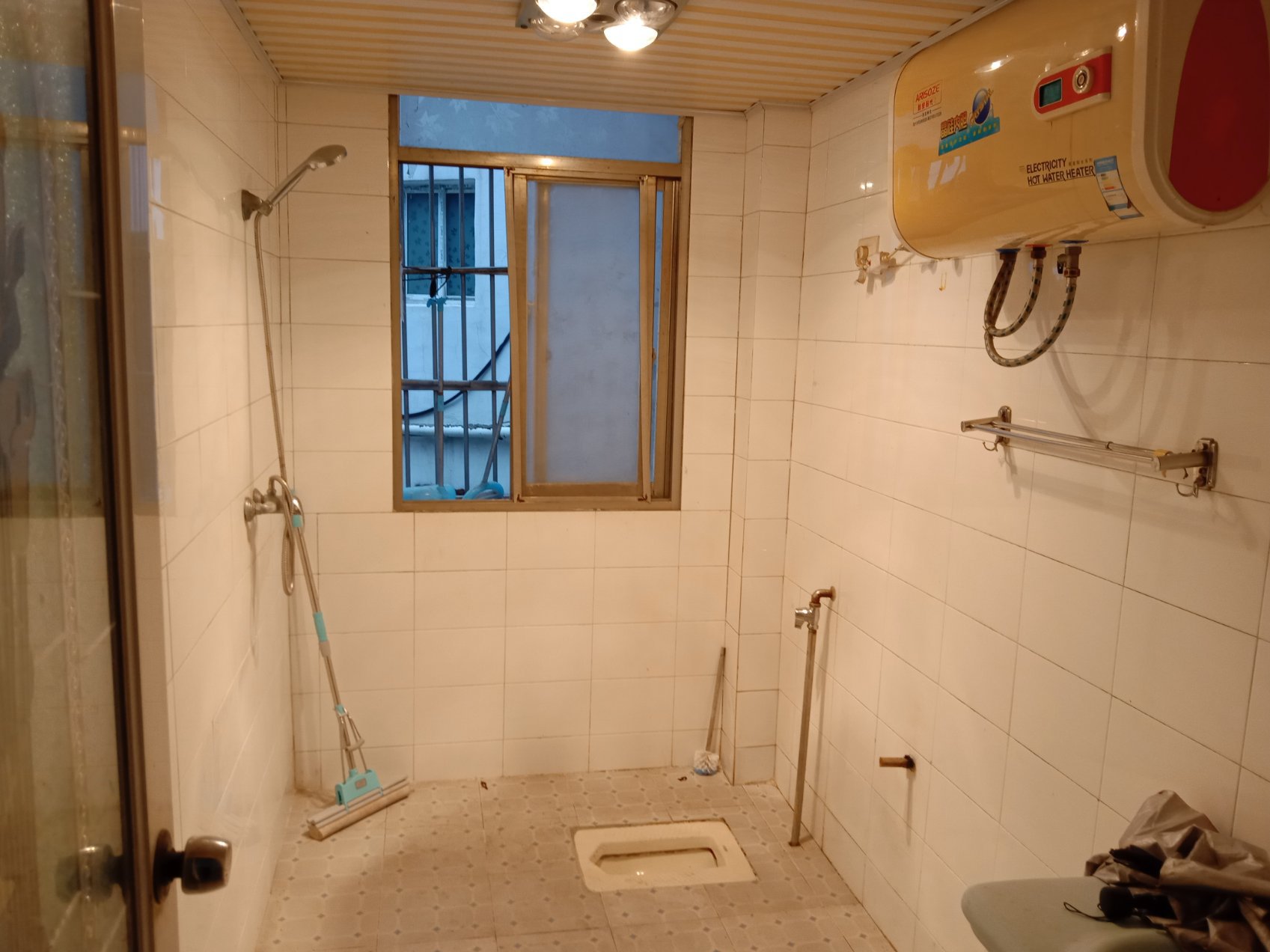 车站旁边 路段，步梯 好楼层。看房有钥匙