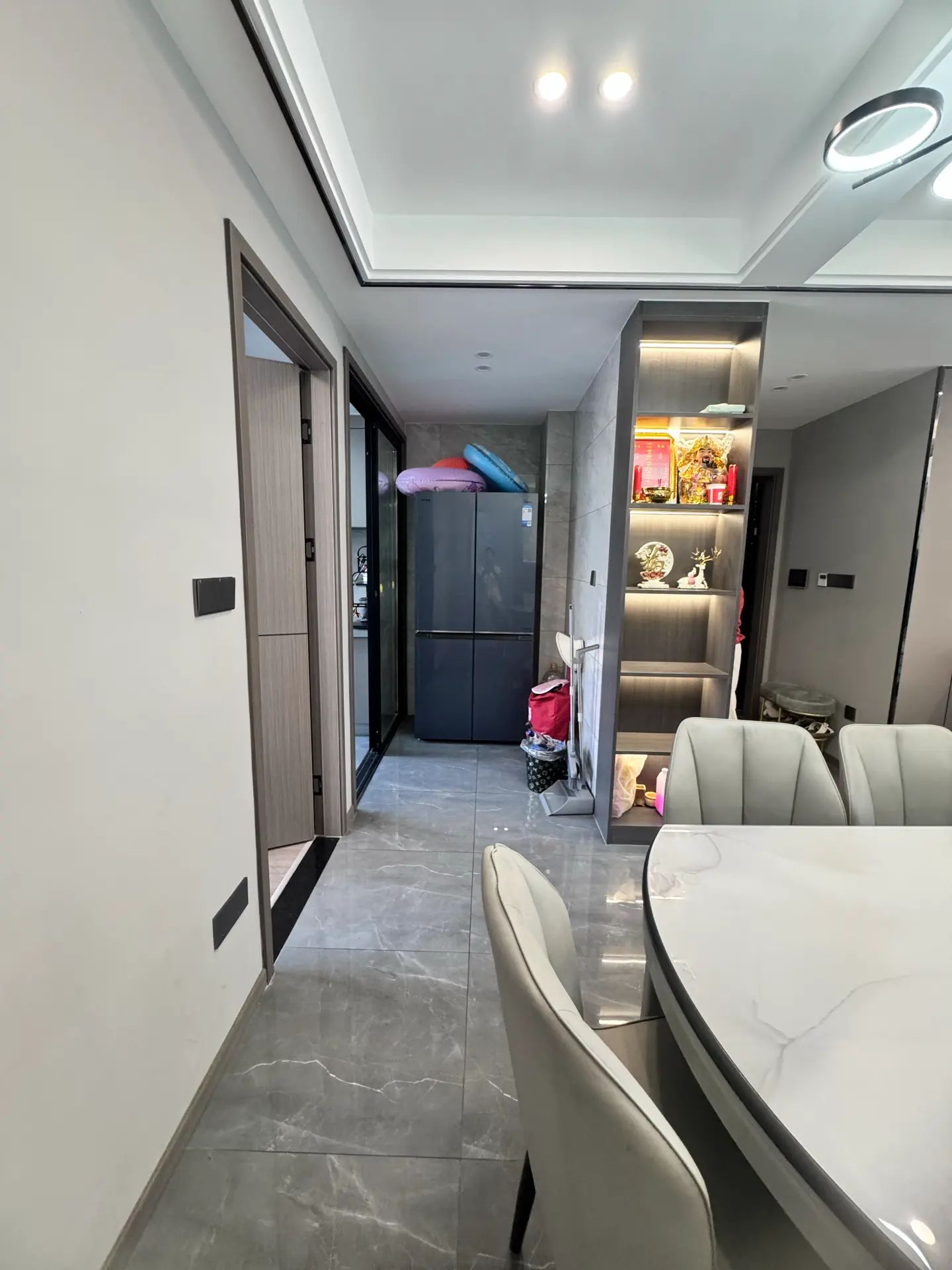 降价了，亏本出售，城南，元泰未来城C区，9.9成新，边户，精装三房两卫，诚心出售