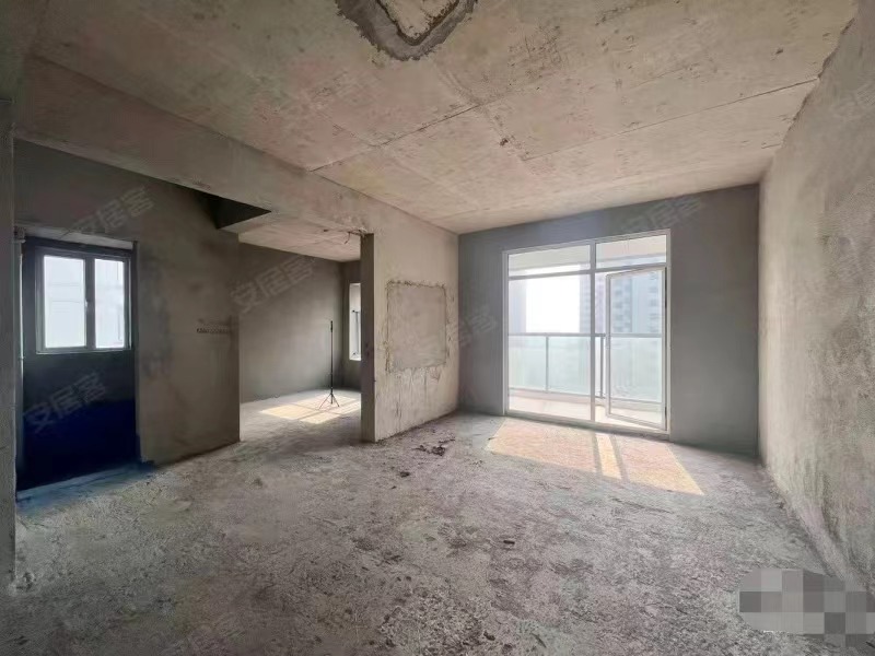 捡漏，亏本出售，蓝天白云，单价5300，南北通透，中间好楼层，视野好