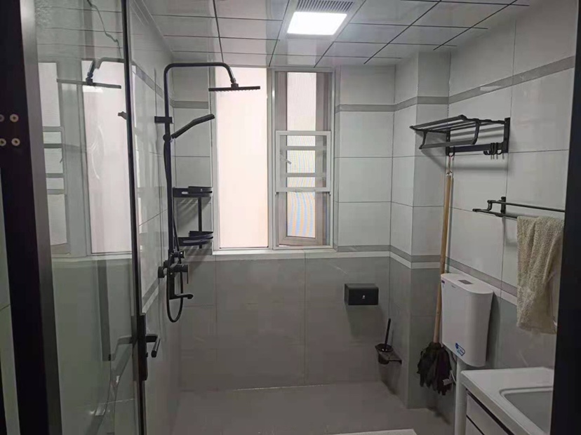 森林国际城湖景精装大两房，电梯好楼层证满二新二中附近