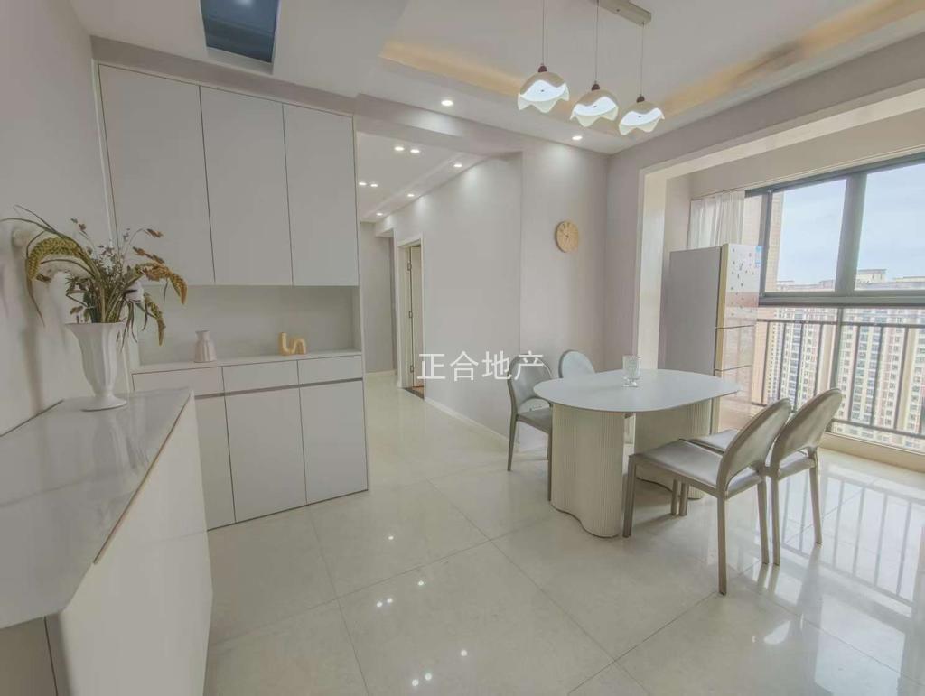 一中对面，翰林公馆，凤凰层边户，精装三室两厅两卫，证满两年，单价5090