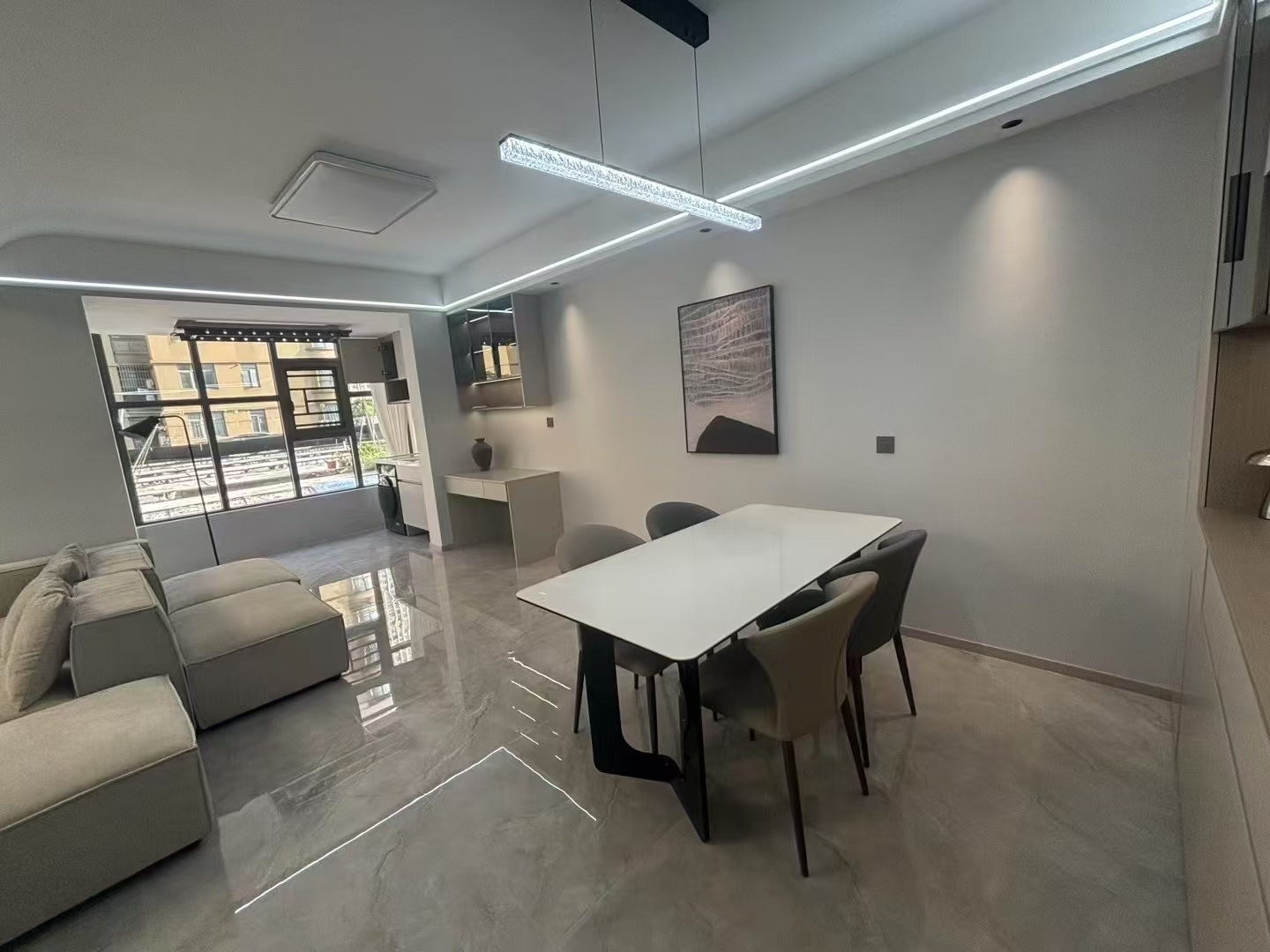 颐和公馆，复式，全新精装，一天未住，带大露台，老证