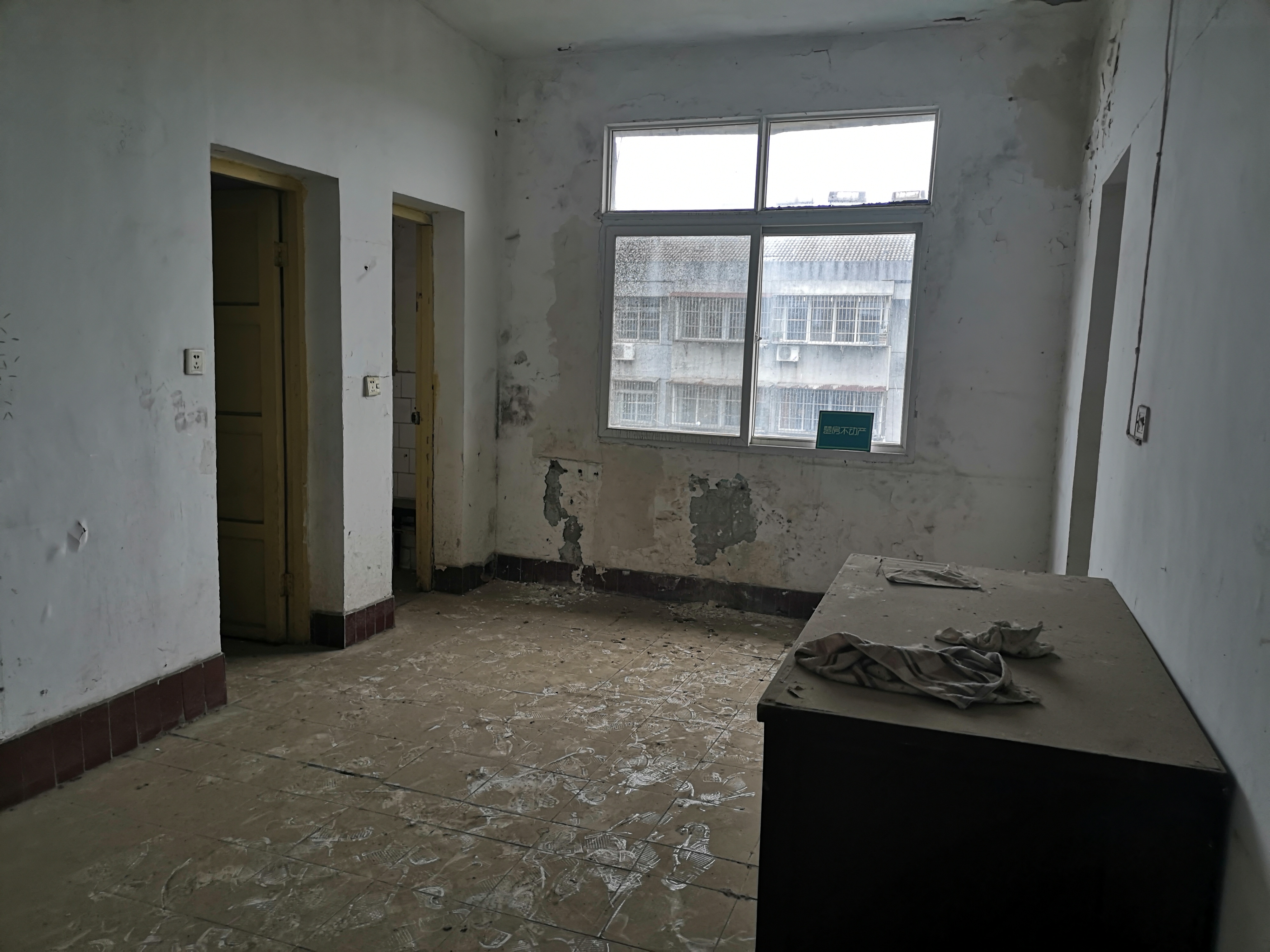 实验高中宿舍 高楼层 毛坯 80平两房半 可过户 便宜