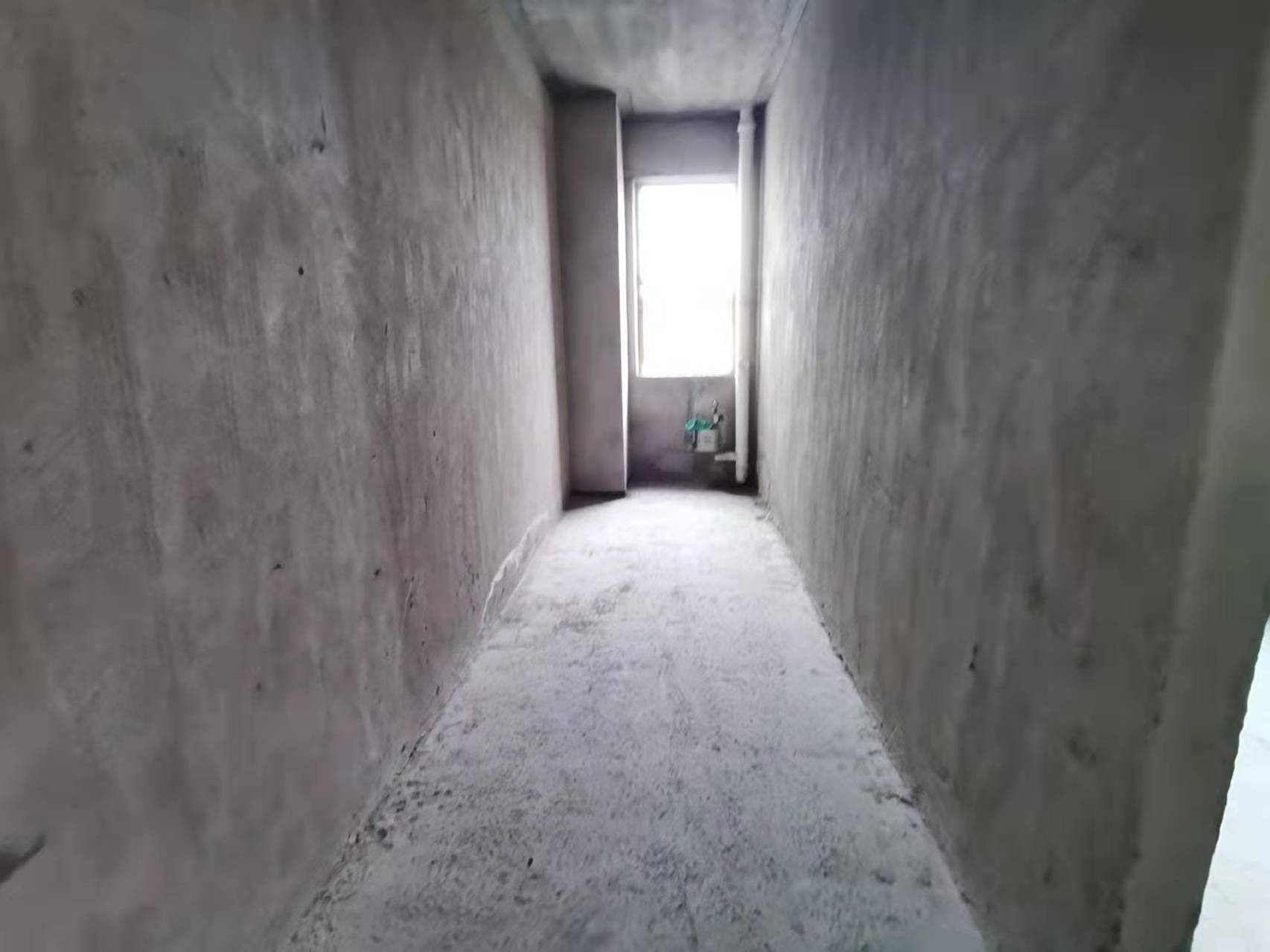 元泰未来城毛坯大平层湖景房超大阳台看房方便