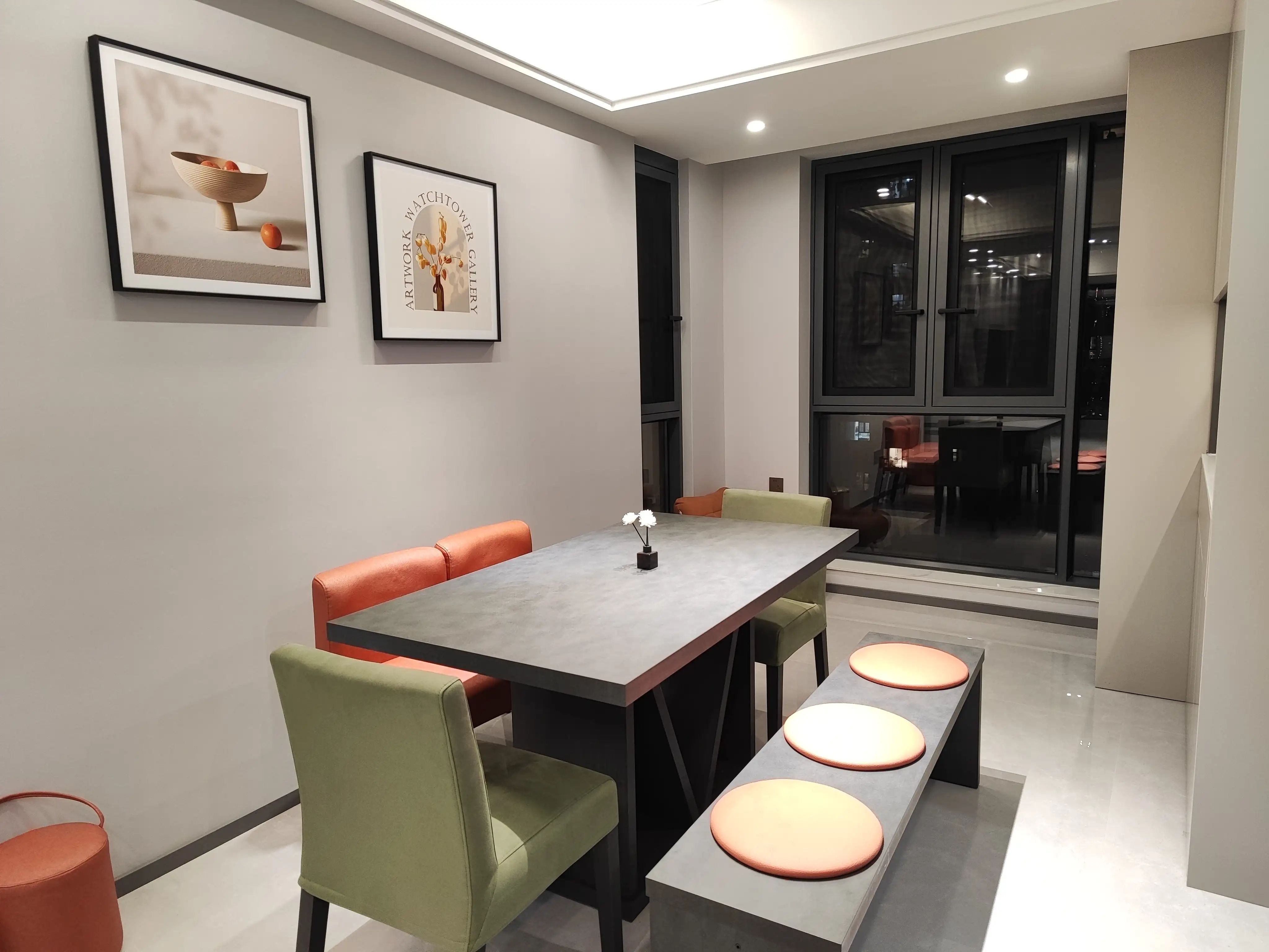 锦绣江山望府，业主自装，一天未住，精装三房两卫，全屋品牌定制，证满二