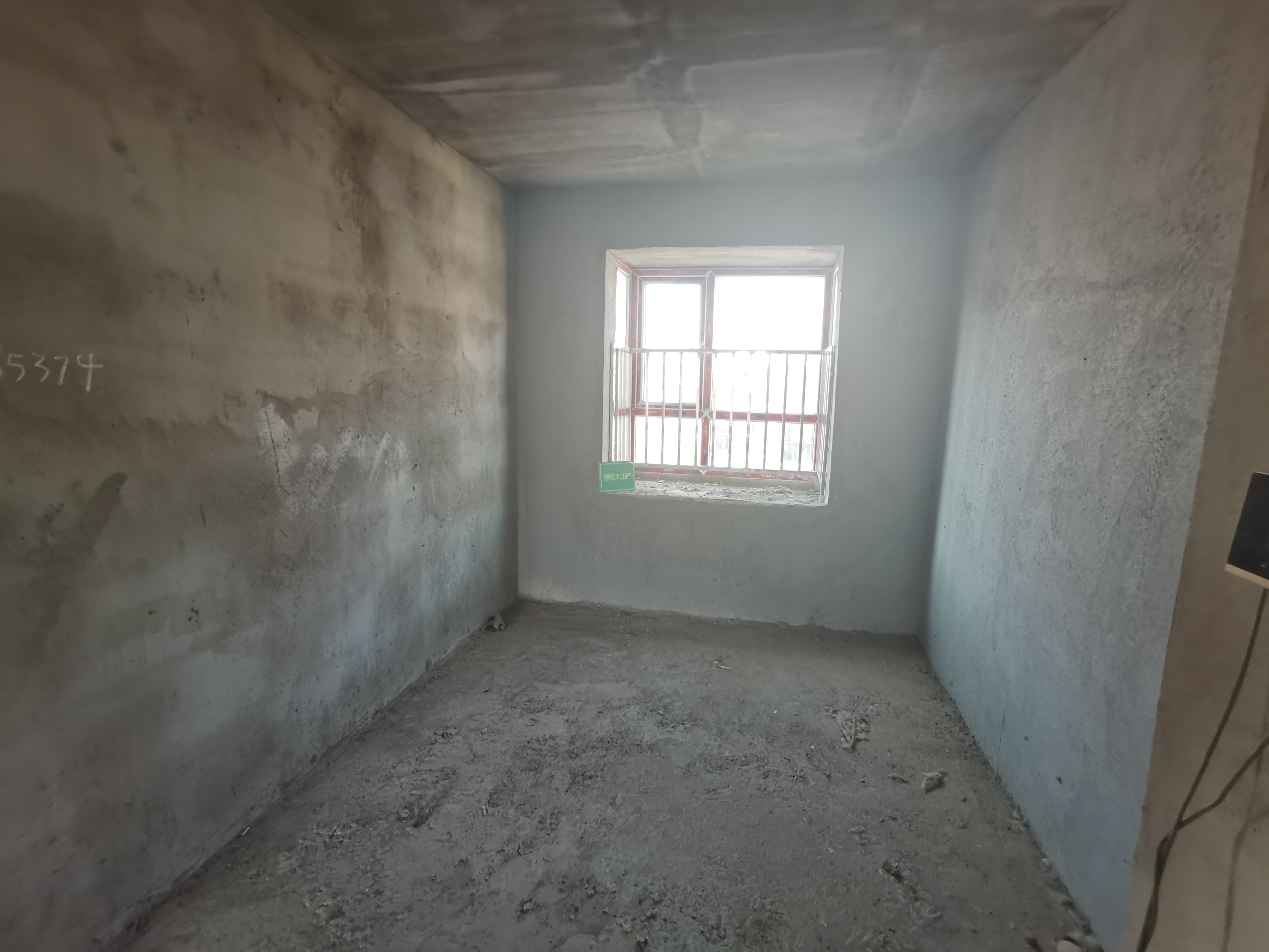 沔阳公馆毛坯四房，三面采光，通风视野俱佳，看房方便