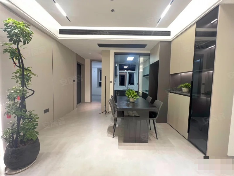 风和日丽，边户，三中门口，精装大四房，证满二，看中可谈，采光视野好