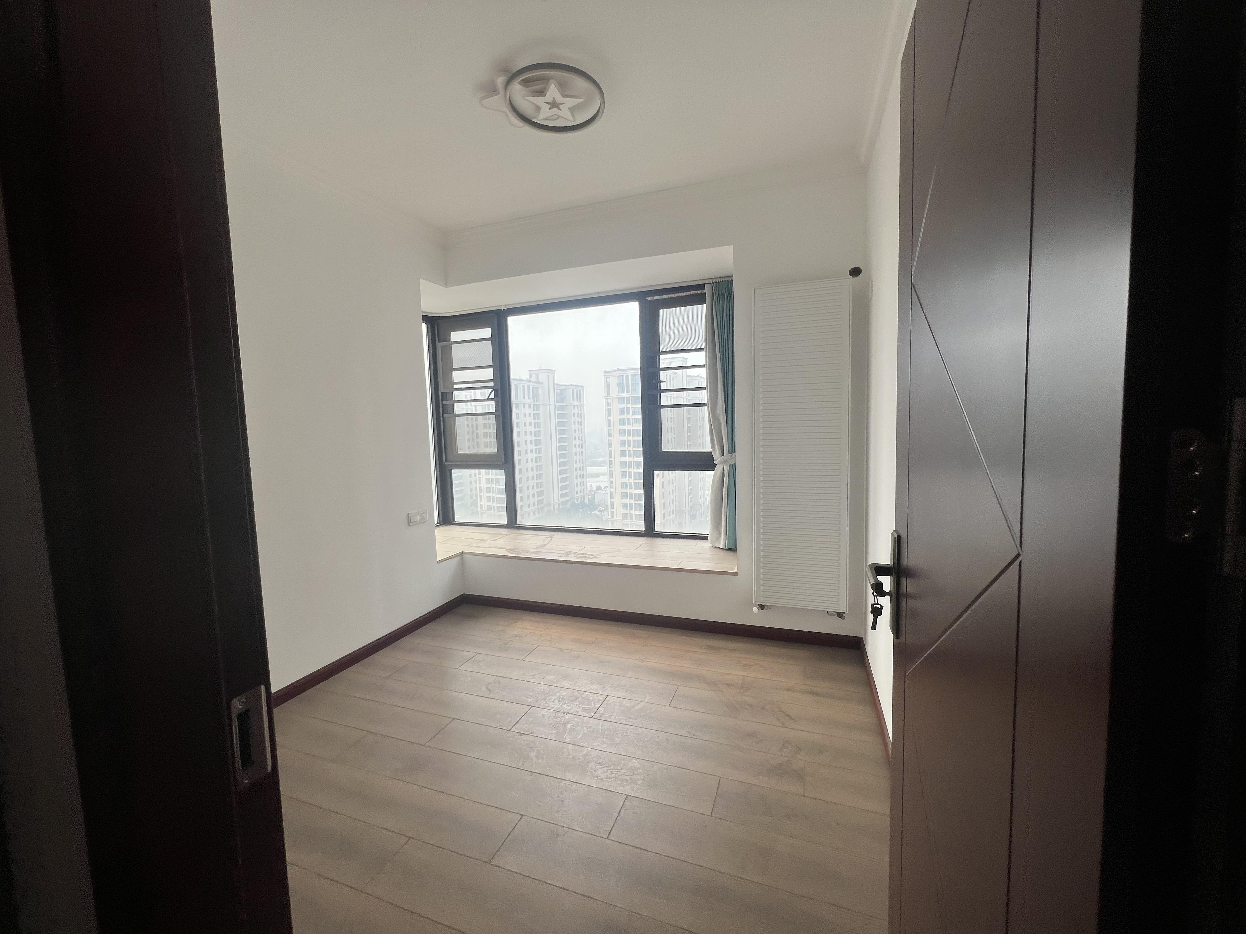 亏本急售，全屋品牌装修，好楼层，证满二